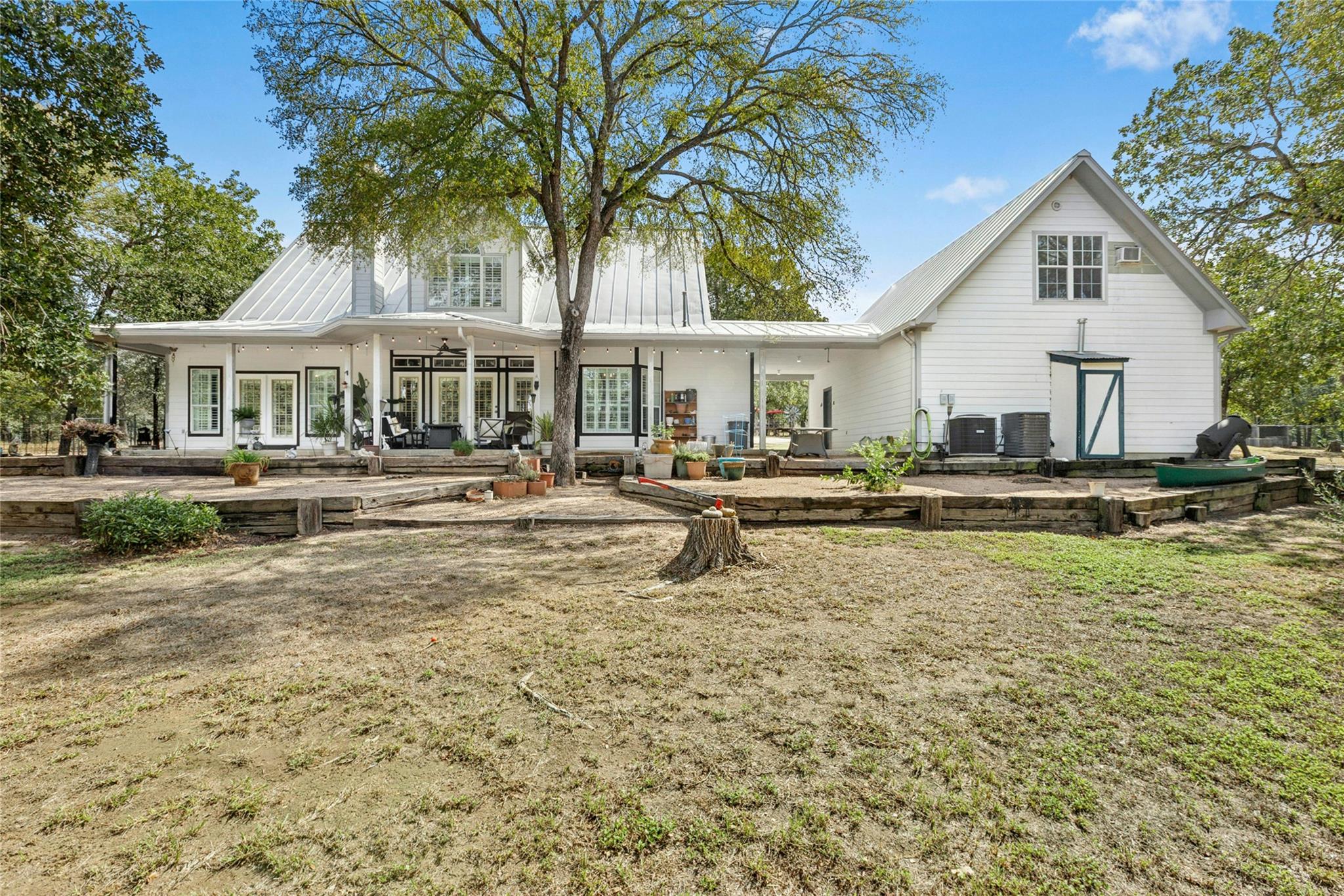 412 Woody Hollow Rd, Luling, TX 78648