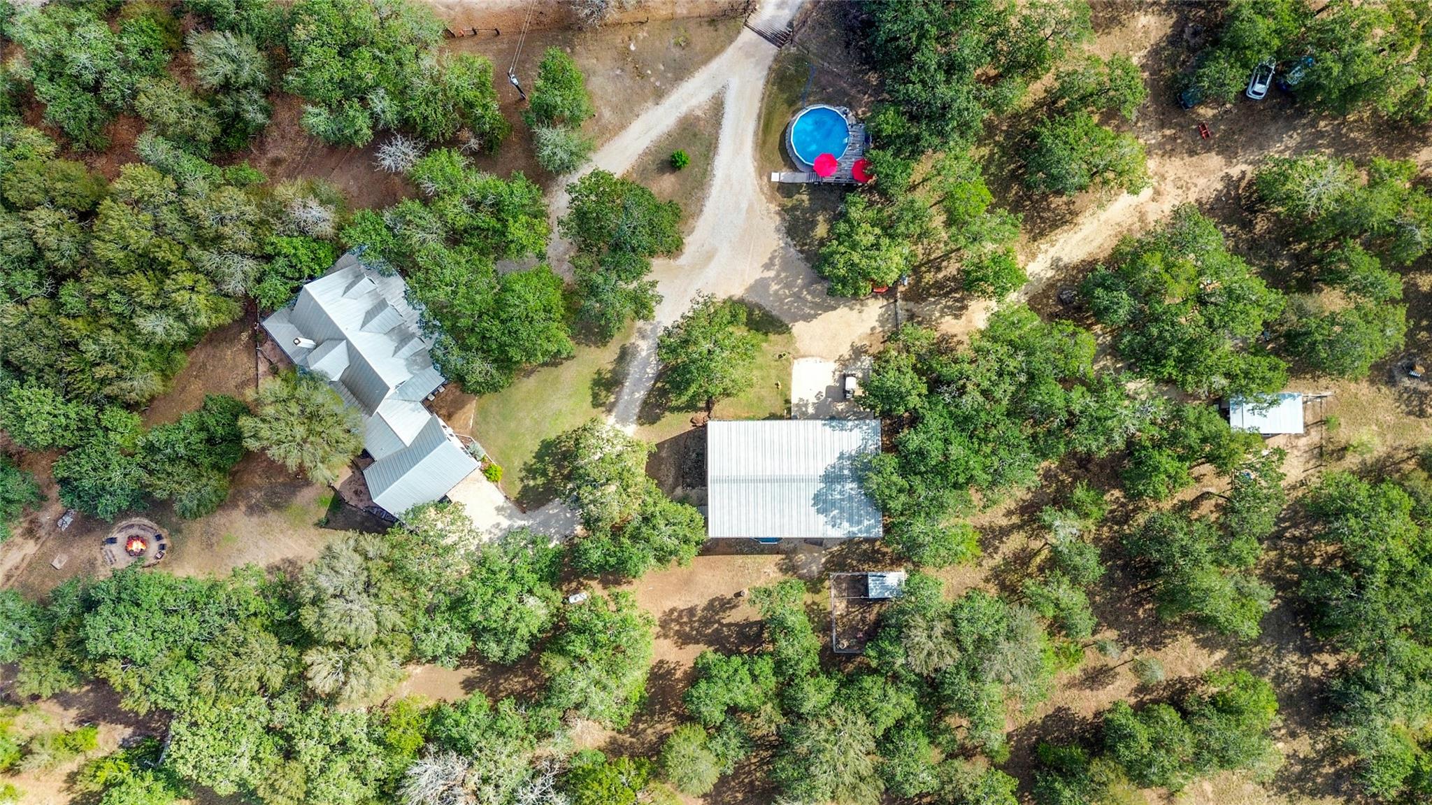 412 Woody Hollow Rd, Luling, TX 78648