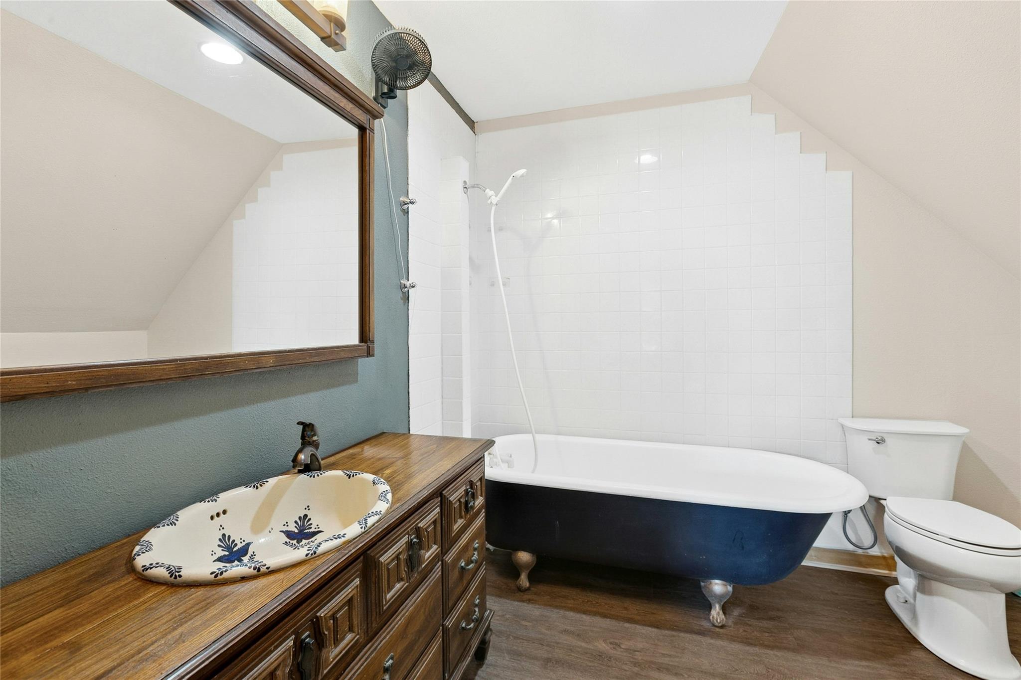 412 Woody Hollow Rd, Luling, TX 78648