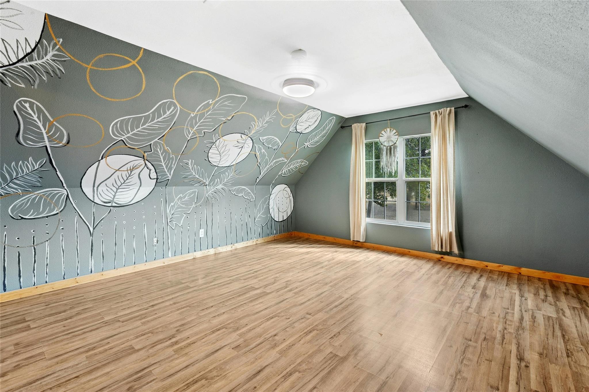 412 Woody Hollow Rd, Luling, TX 78648