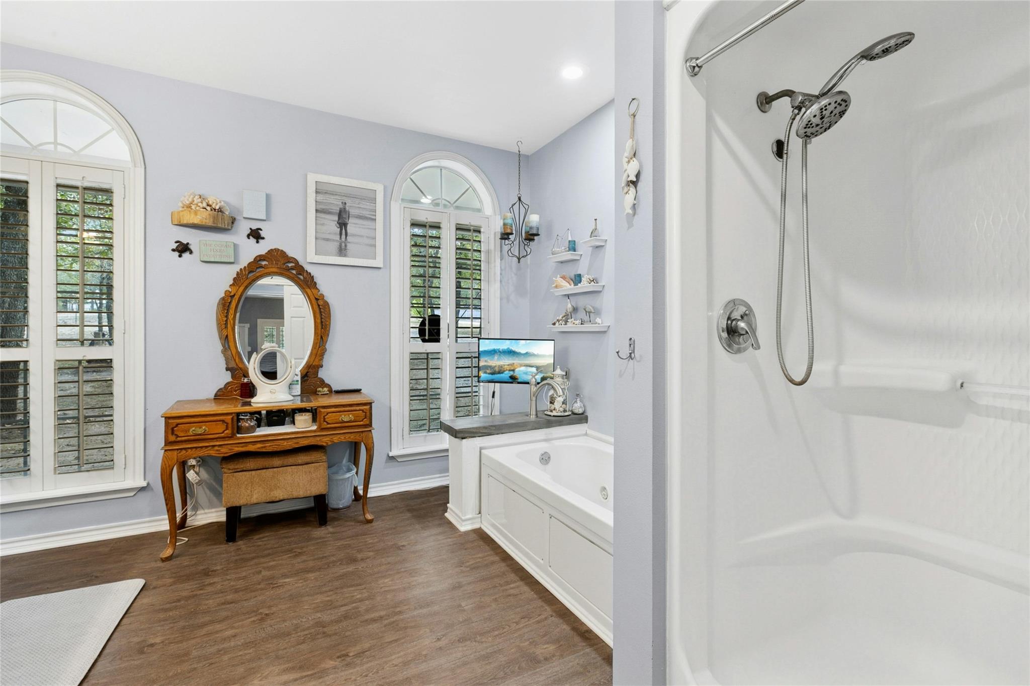 412 Woody Hollow Rd, Luling, TX 78648