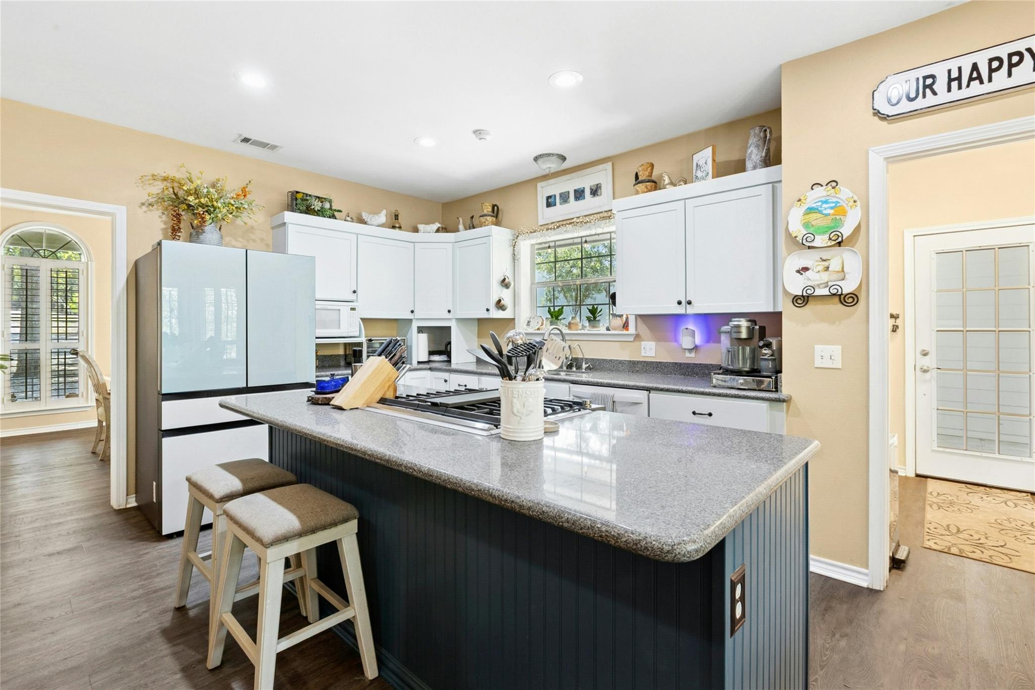 412 Woody Hollow Rd, Luling, TX 78648