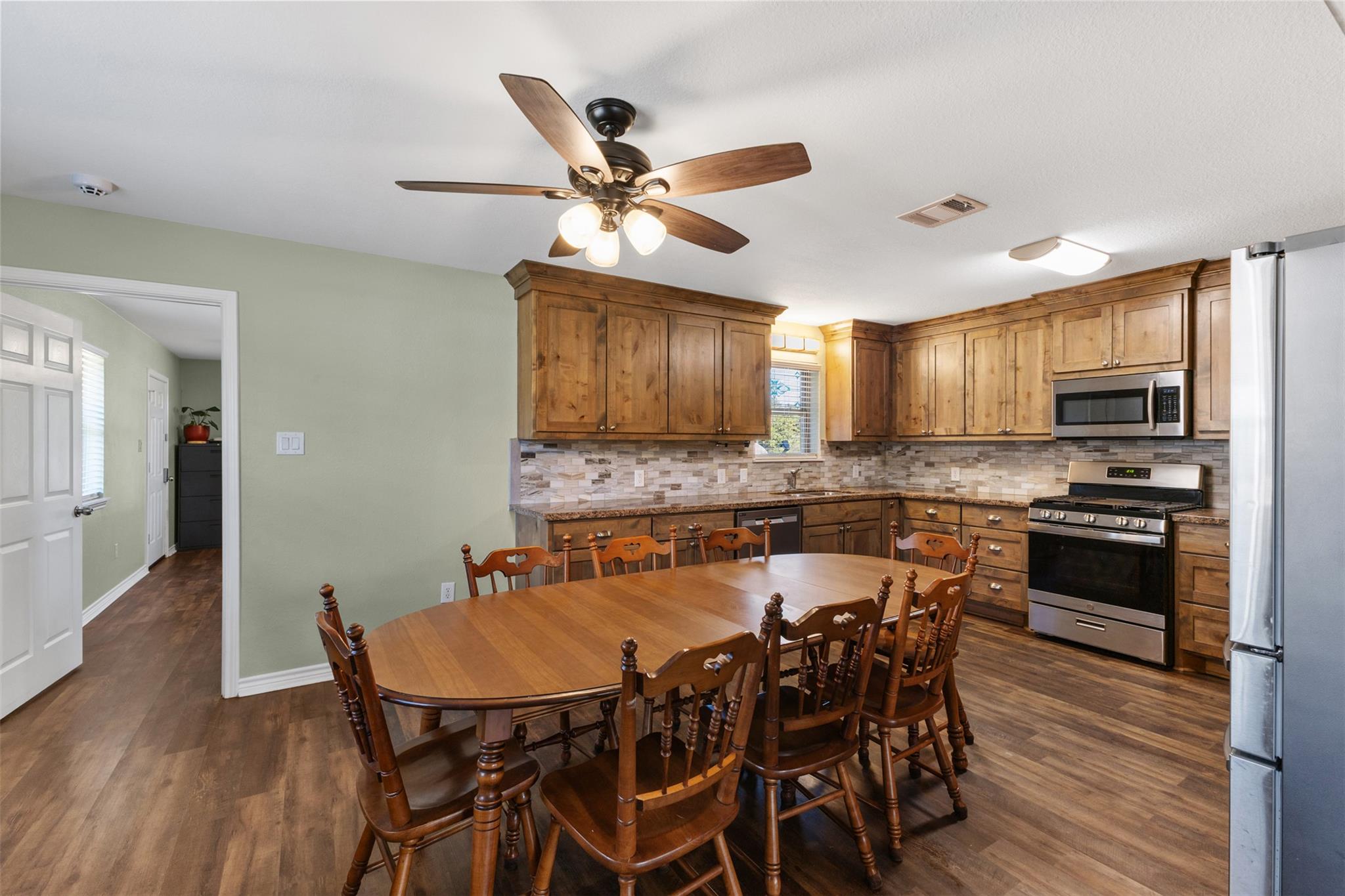 316 Holly Dr, Caldwell, TX 77836