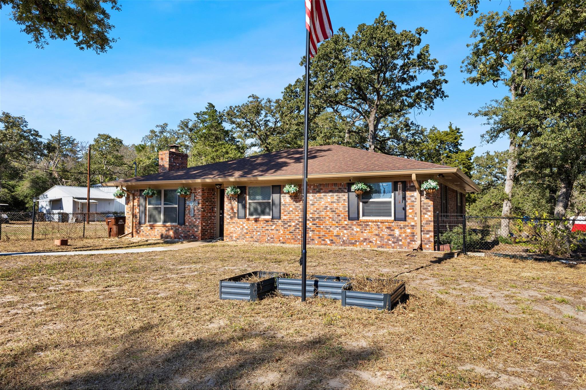 316 Holly Dr, Caldwell, TX 77836