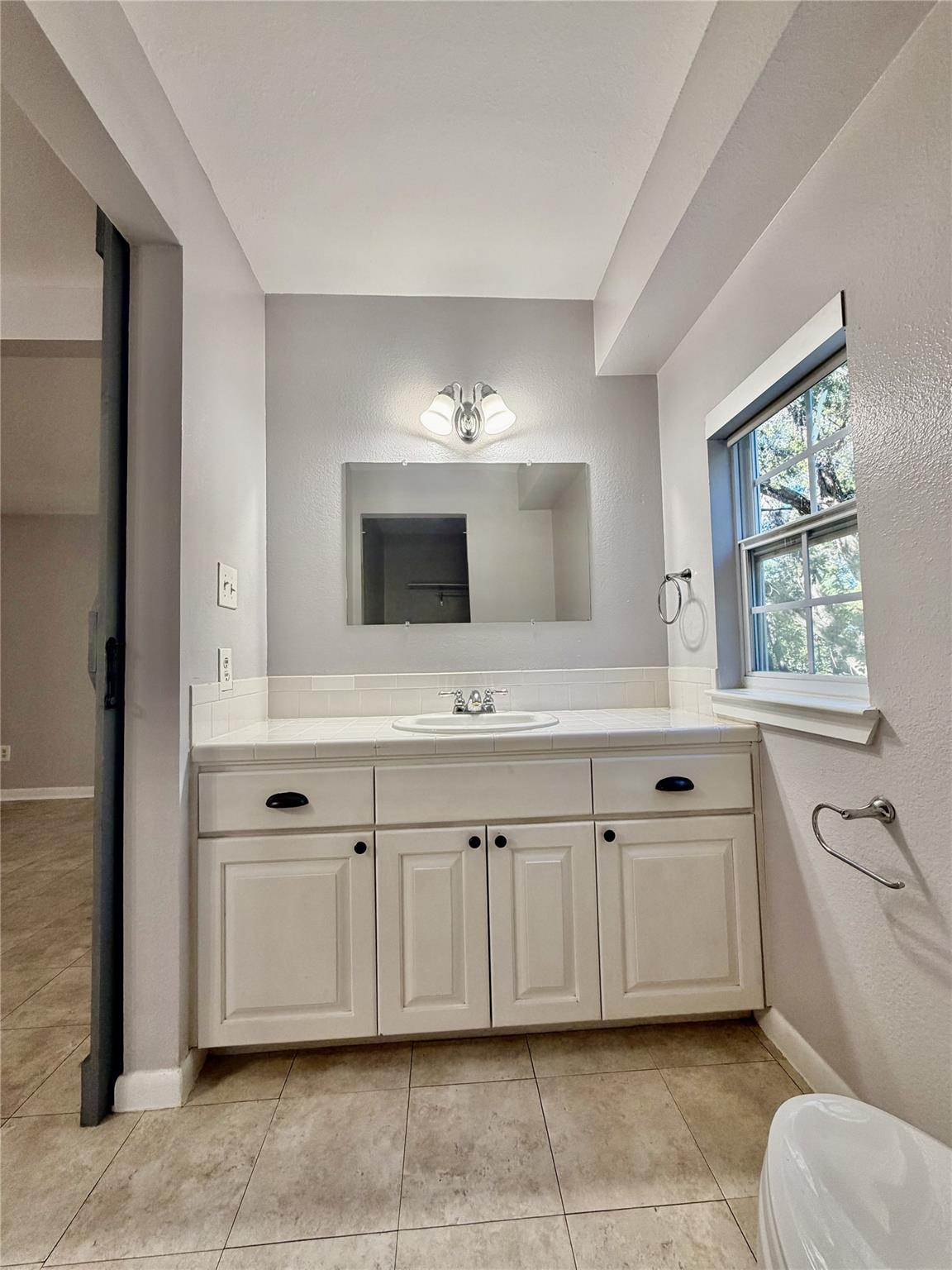 19050 W FM150 # 1, Driftwood, TX 78619