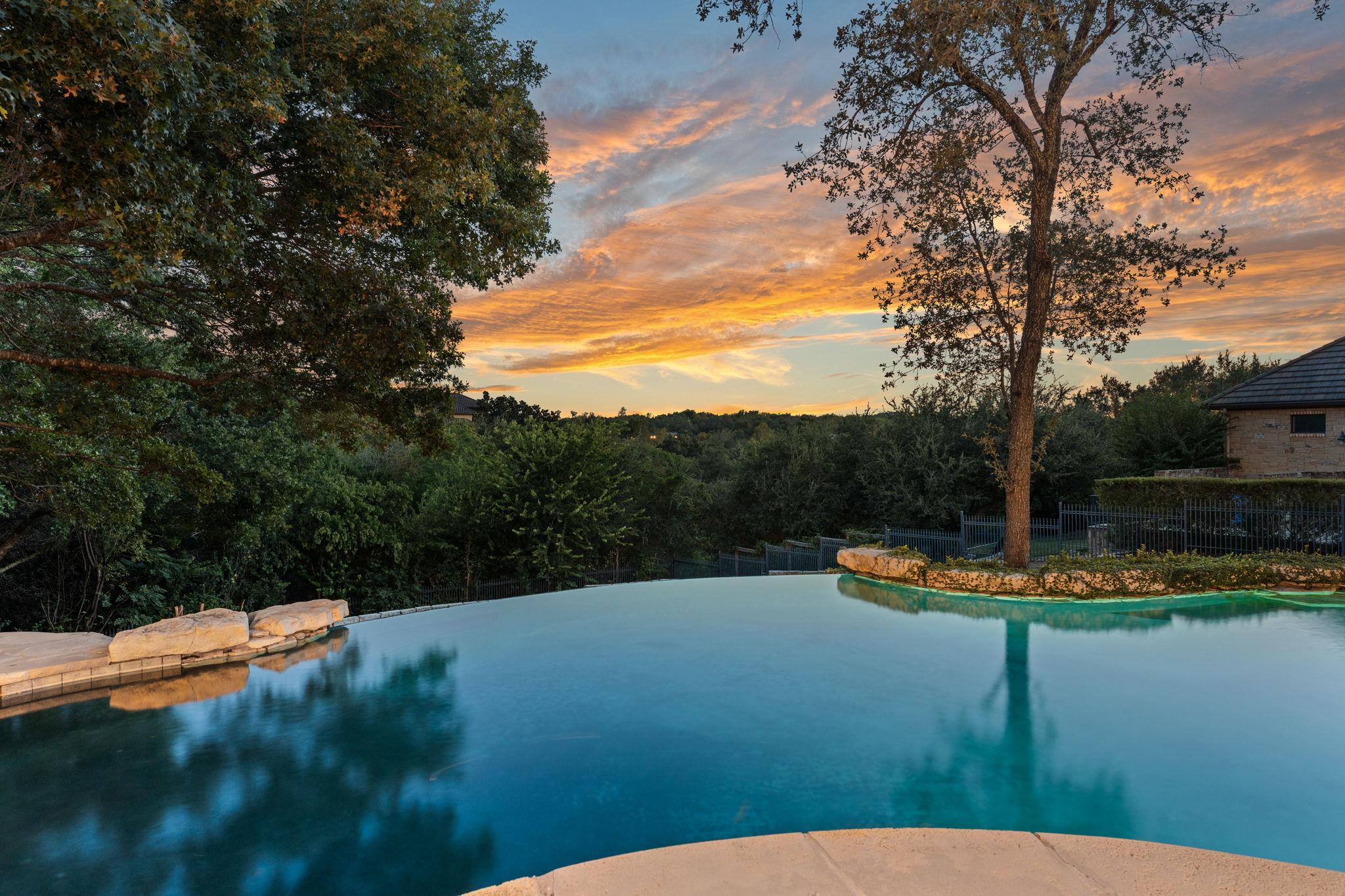 201 BELLA CIMA Dr, Austin, TX 78734