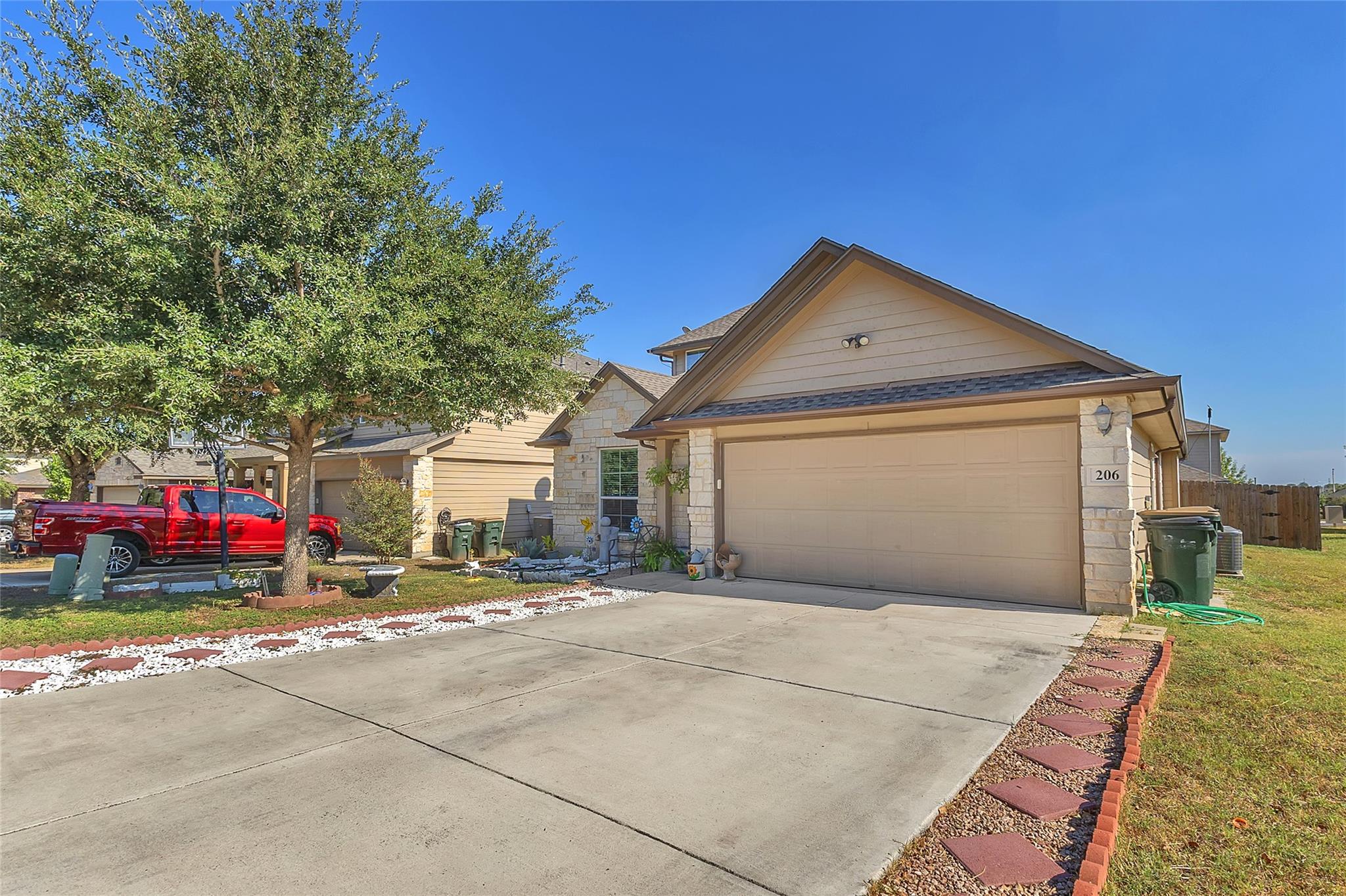 206 Linden Ln, San Marcos, TX 78666