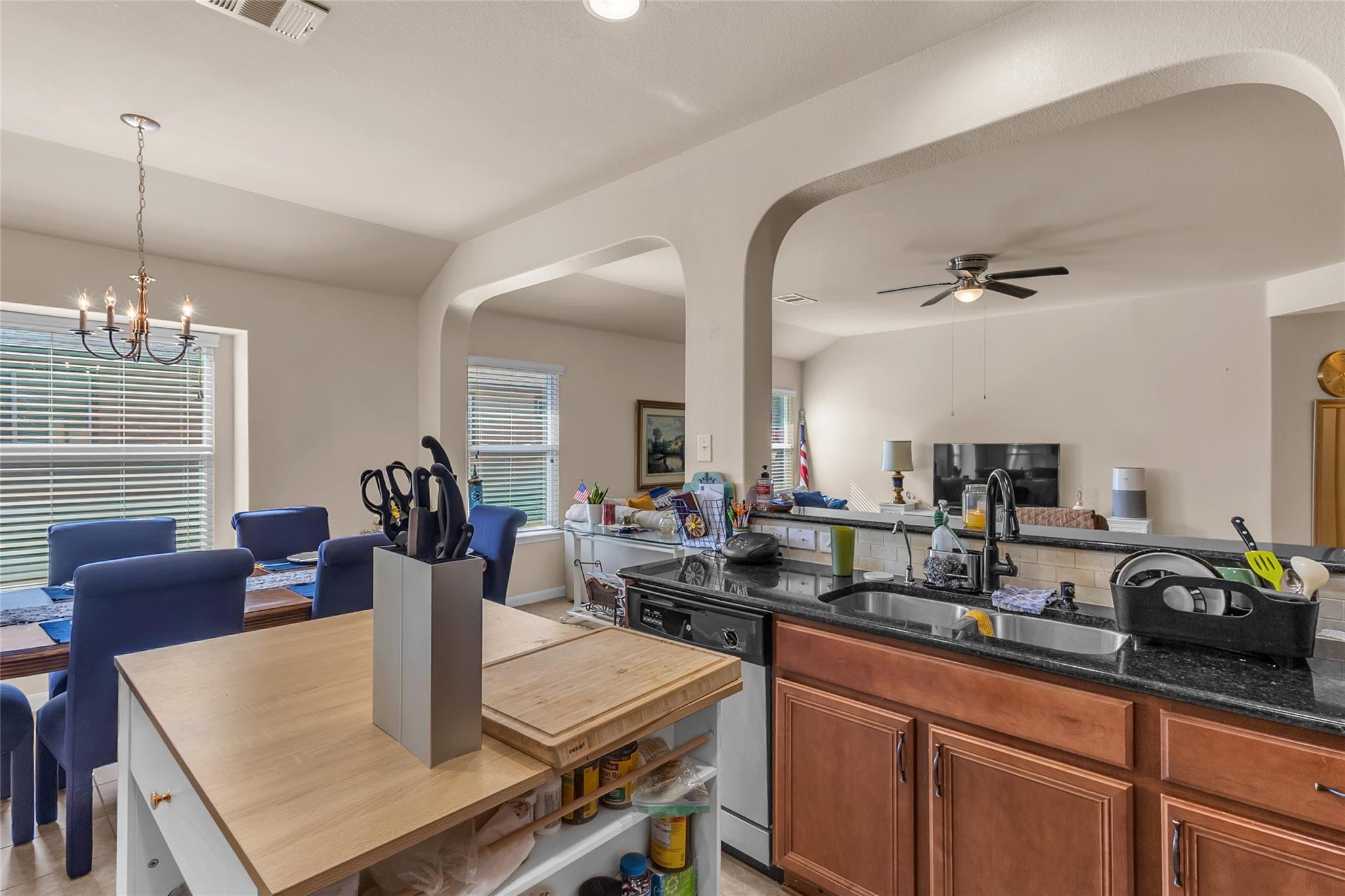 206 Linden Ln, San Marcos, TX 78666