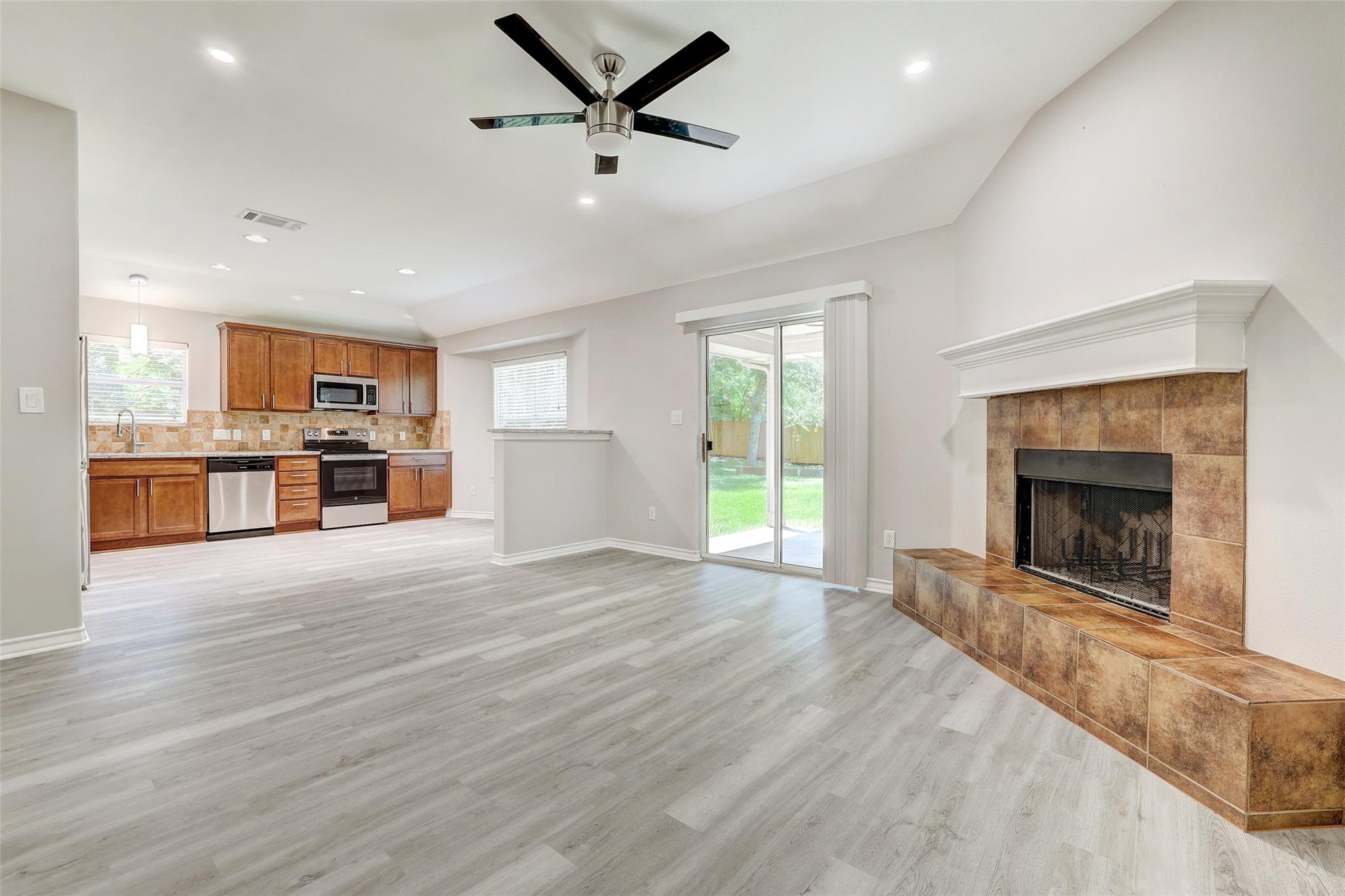 1106 Serenada Dr, Georgetown, TX 78628