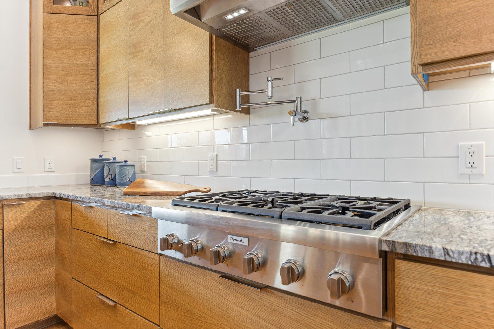 405 Spicewood Trails Dr, Spicewood, TX 78669