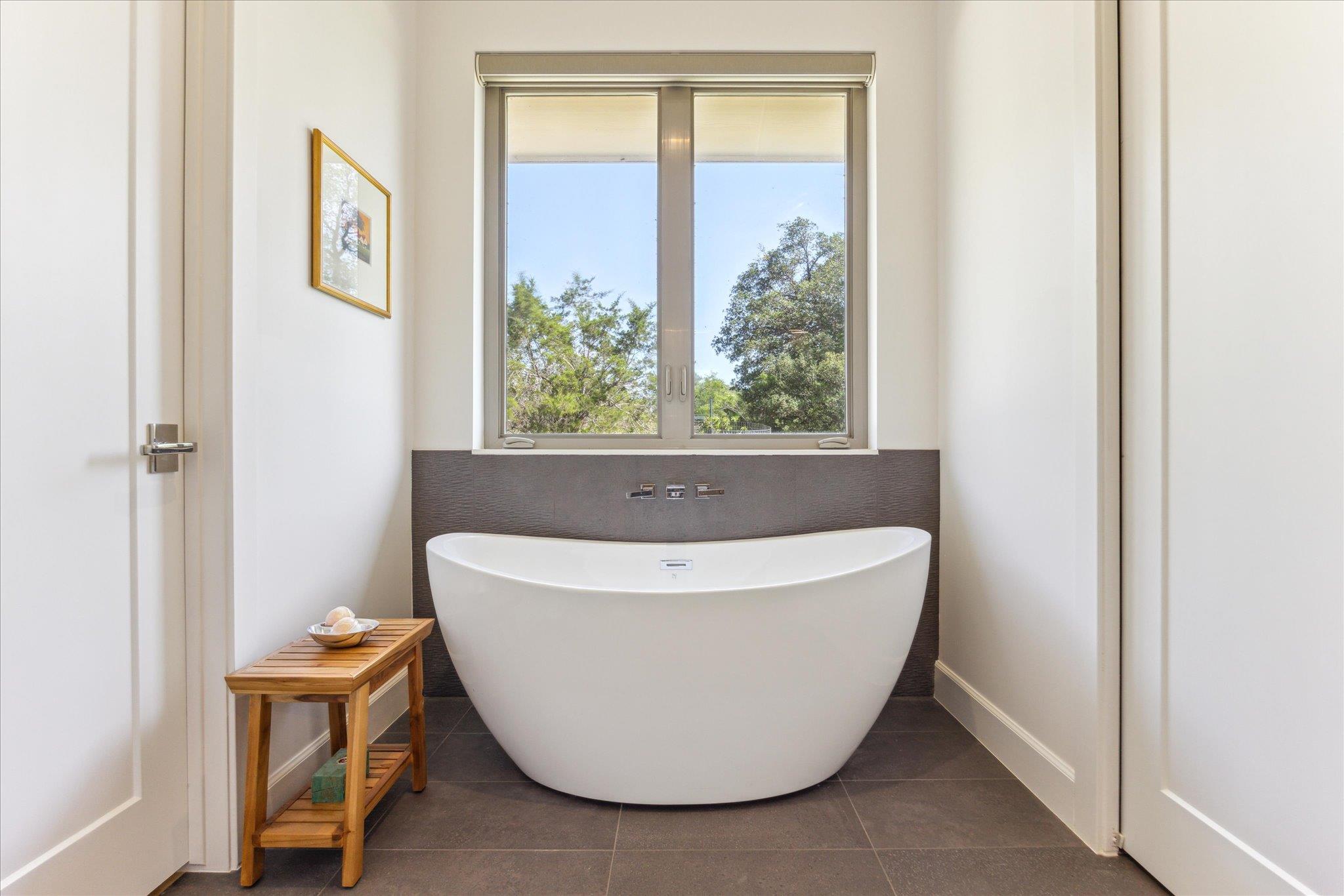 405 Spicewood Trails Dr, Spicewood, TX 78669