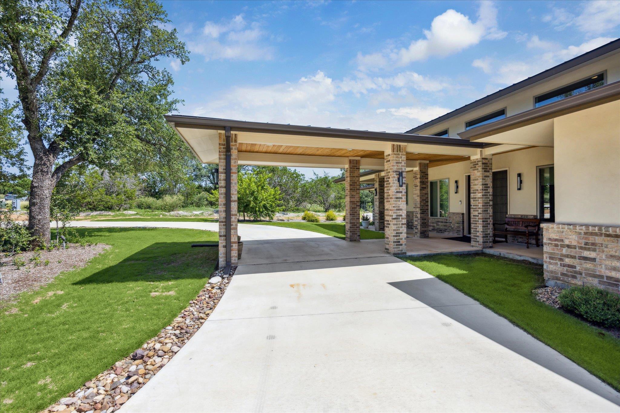 405 Spicewood Trails Dr, Spicewood, TX 78669