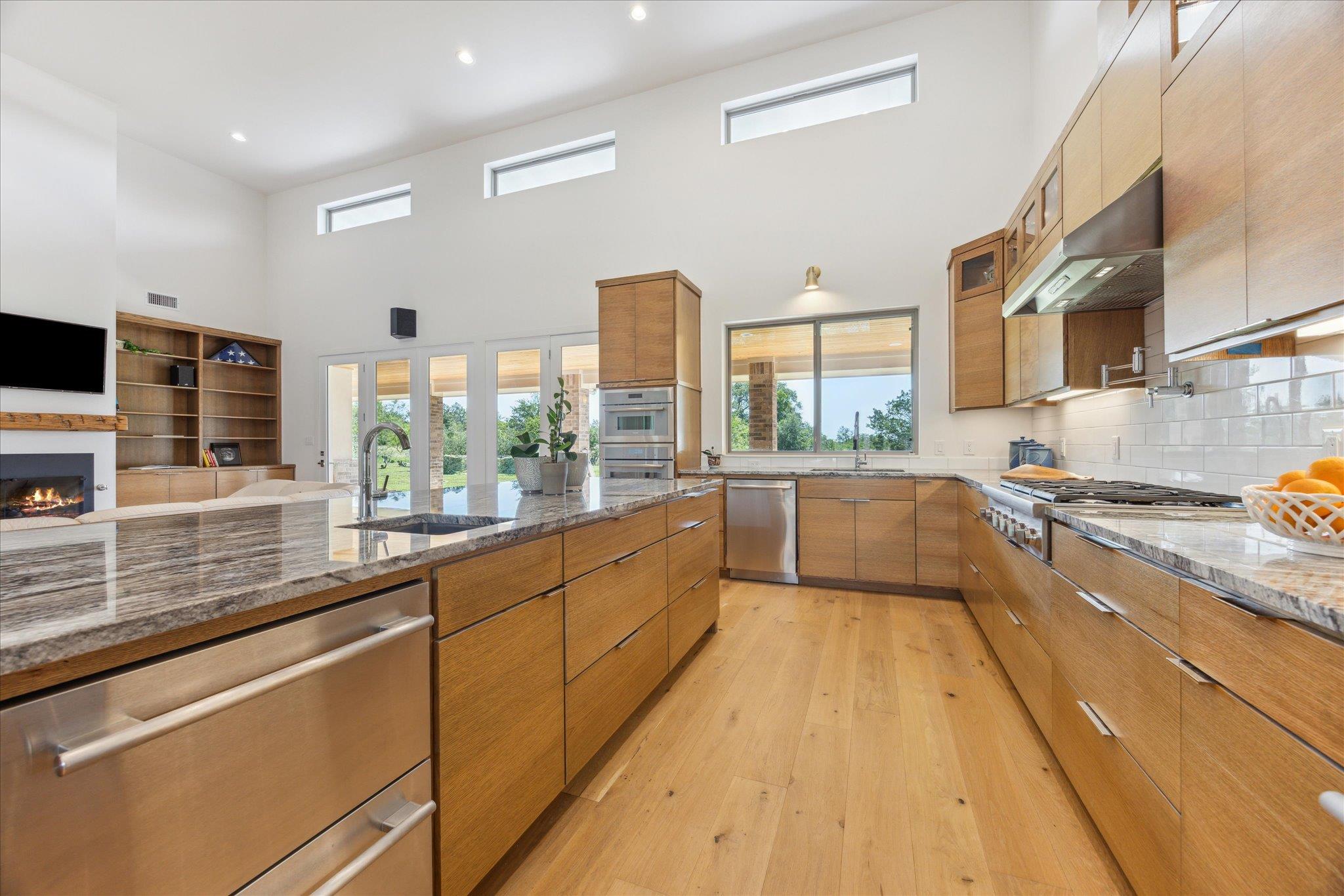 405 Spicewood Trails Dr, Spicewood, TX 78669