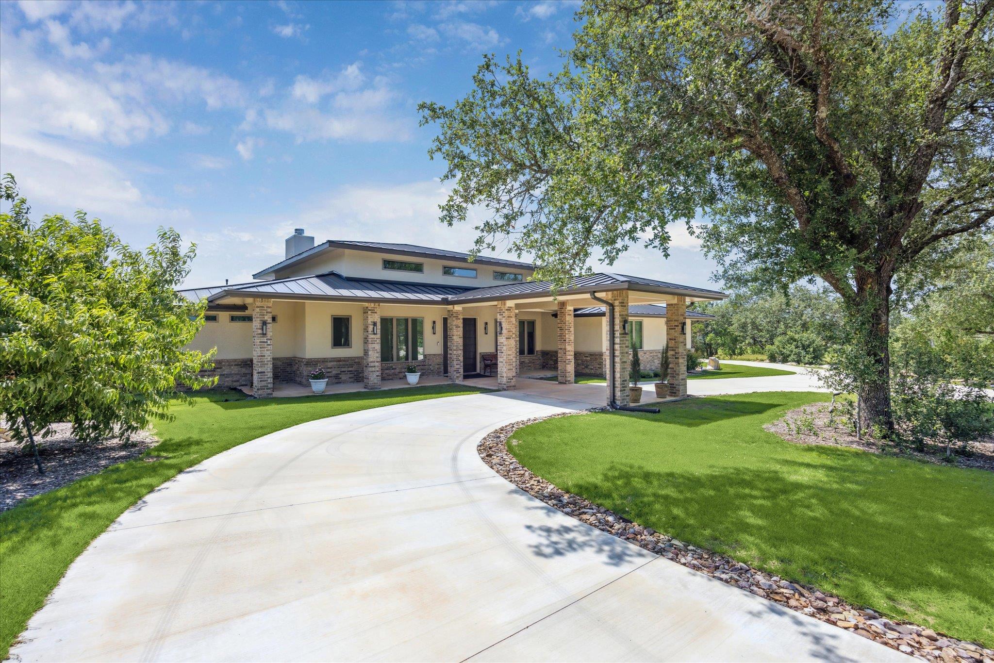 405 Spicewood Trails Dr, Spicewood, TX 78669