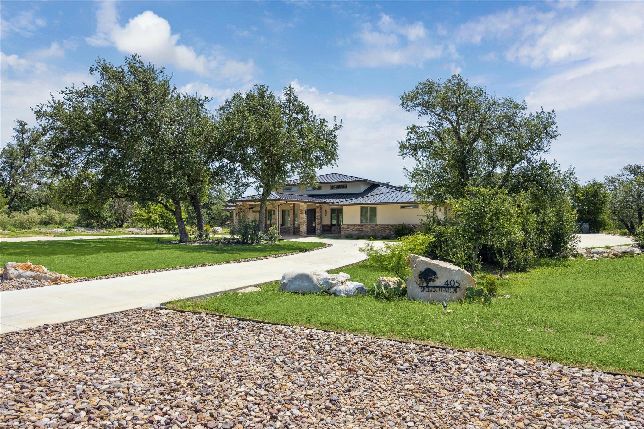 405 Spicewood Trails Dr, Spicewood, TX 78669