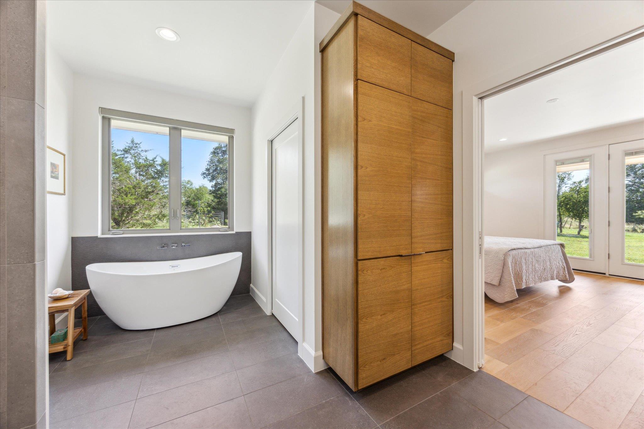 405 Spicewood Trails Dr, Spicewood, TX 78669