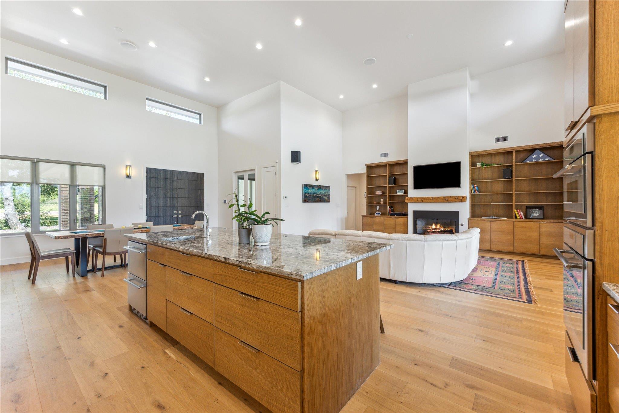 405 Spicewood Trails Dr, Spicewood, TX 78669