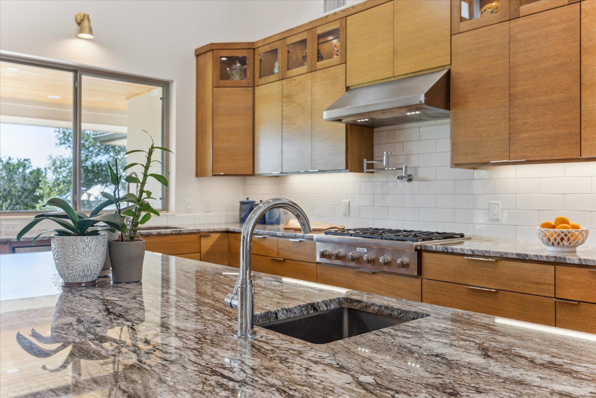 405 Spicewood Trails Dr, Spicewood, TX 78669