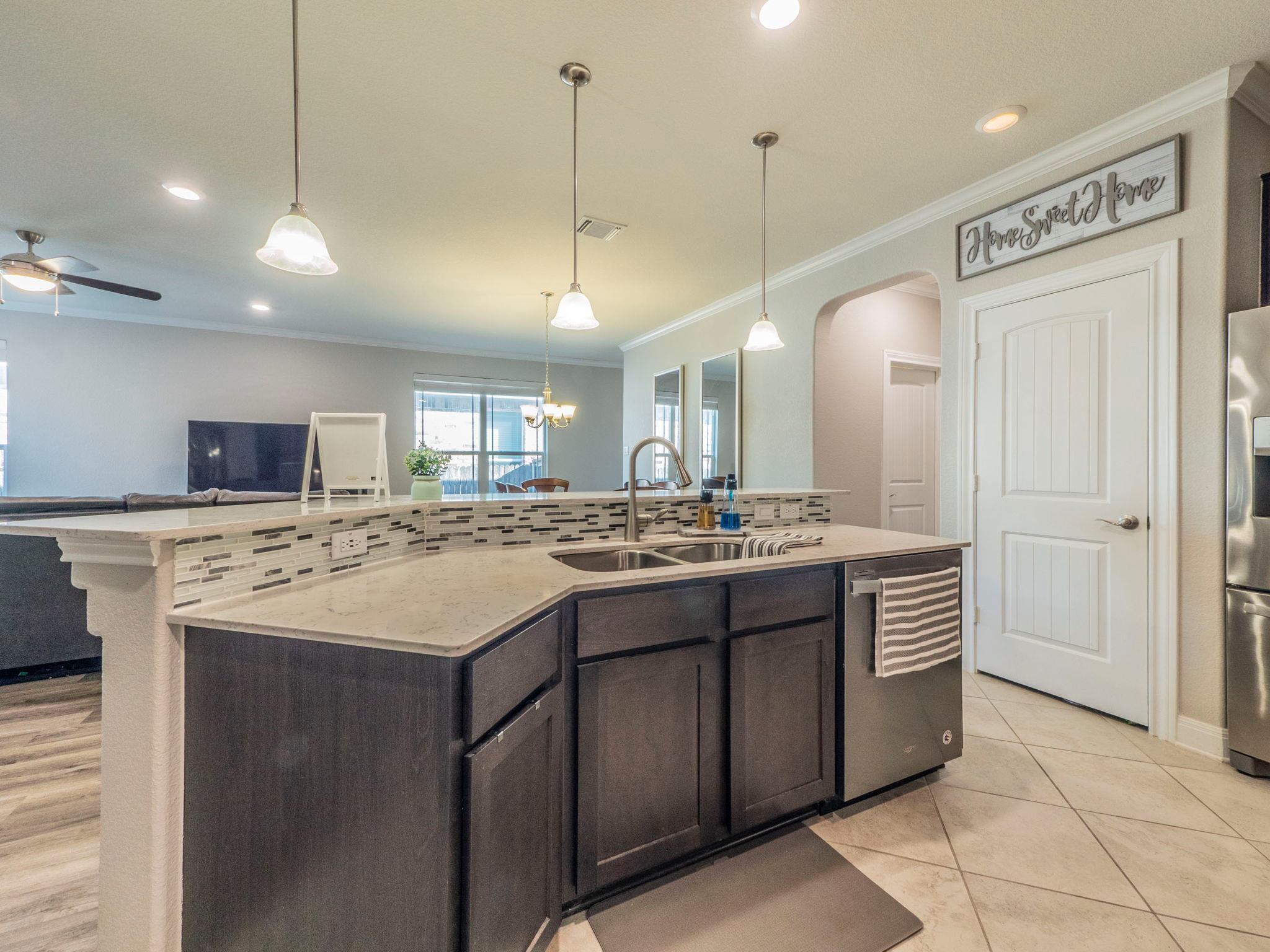 109 Holstein St # 107, Hutto, TX 78634