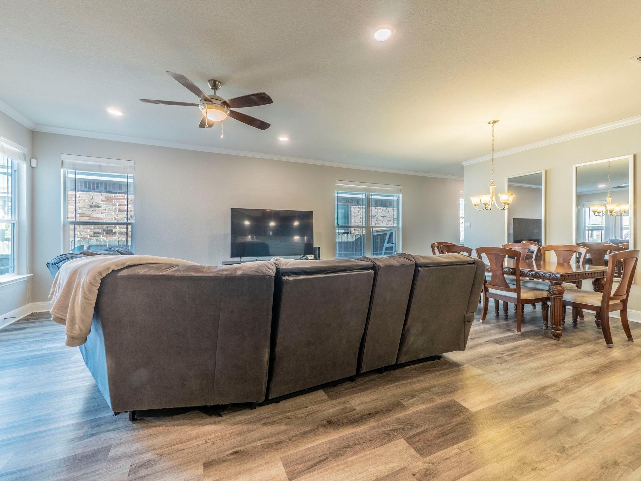 109 Holstein St # 107, Hutto, TX 78634