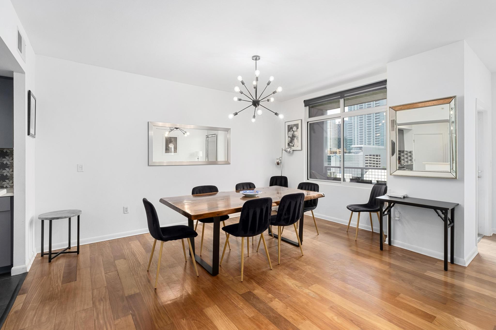 54 Rainey St # 1018, Austin, TX 78701