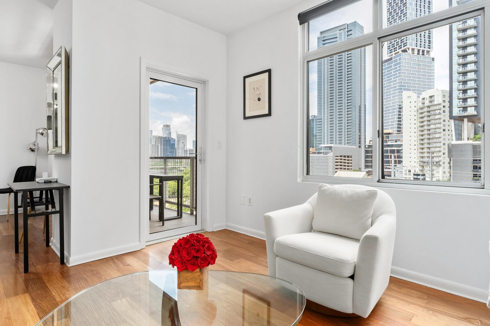 54 Rainey St # 1018, Austin, TX 78701