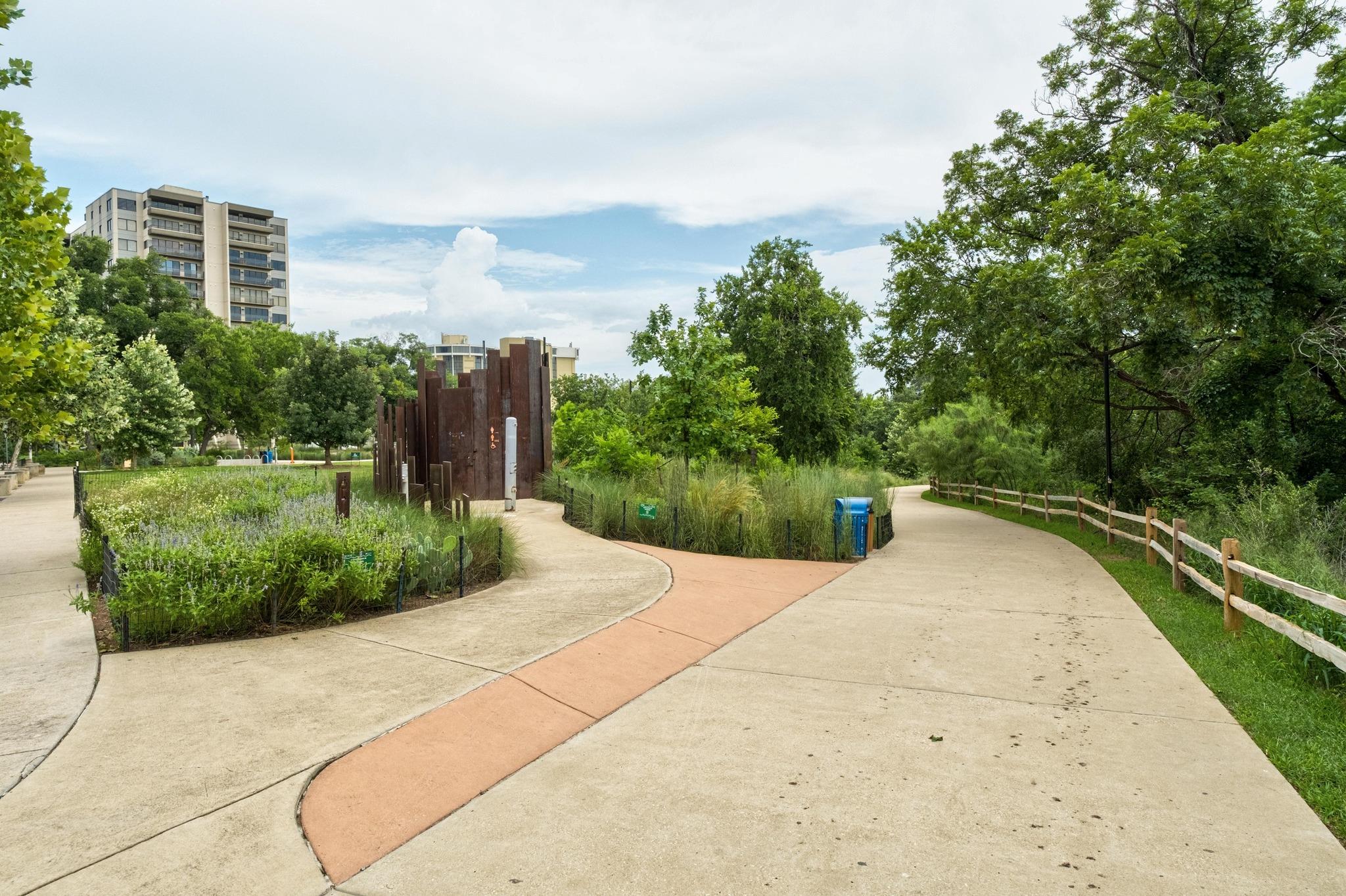 54 Rainey St # 1018, Austin, TX 78701