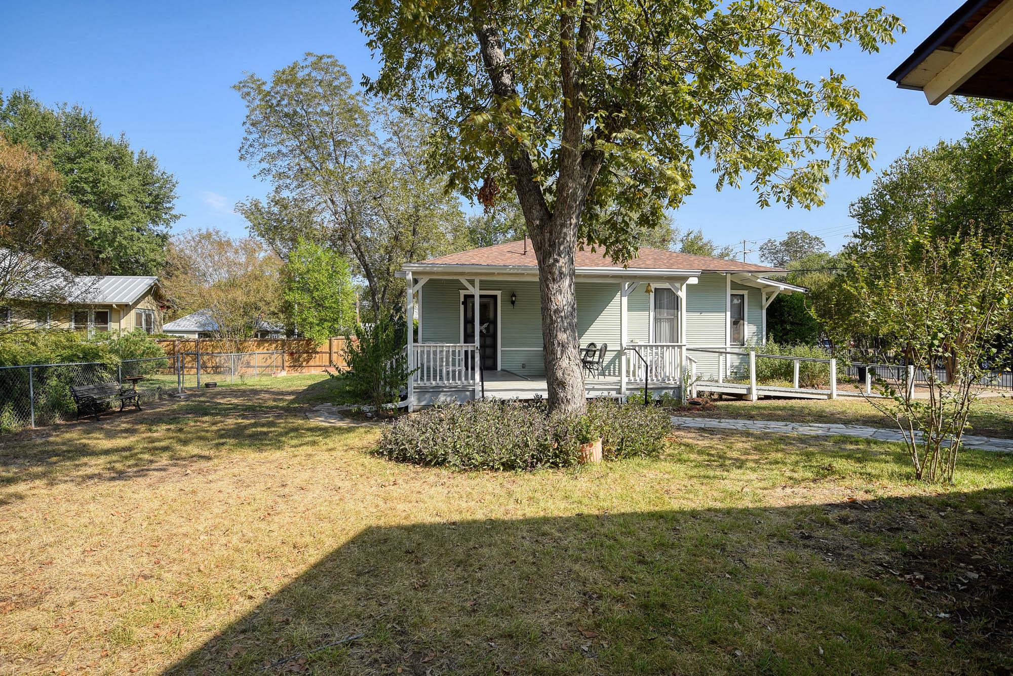 1102 Pecan St, Bastrop, TX 78602