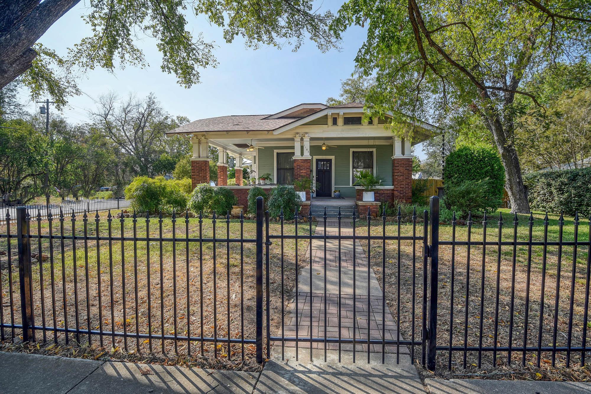 1102 Pecan St, Bastrop, TX 78602