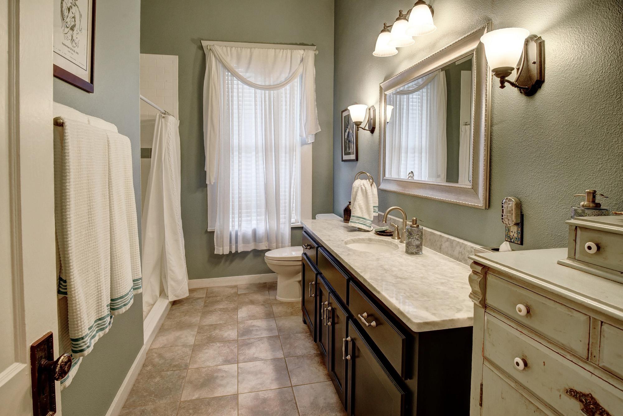 1102 Pecan St, Bastrop, TX 78602