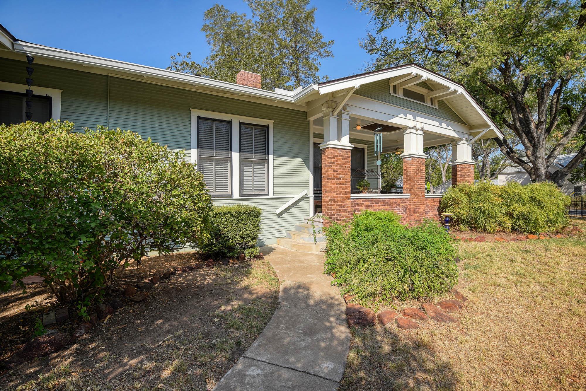 1102 Pecan St, Bastrop, TX 78602