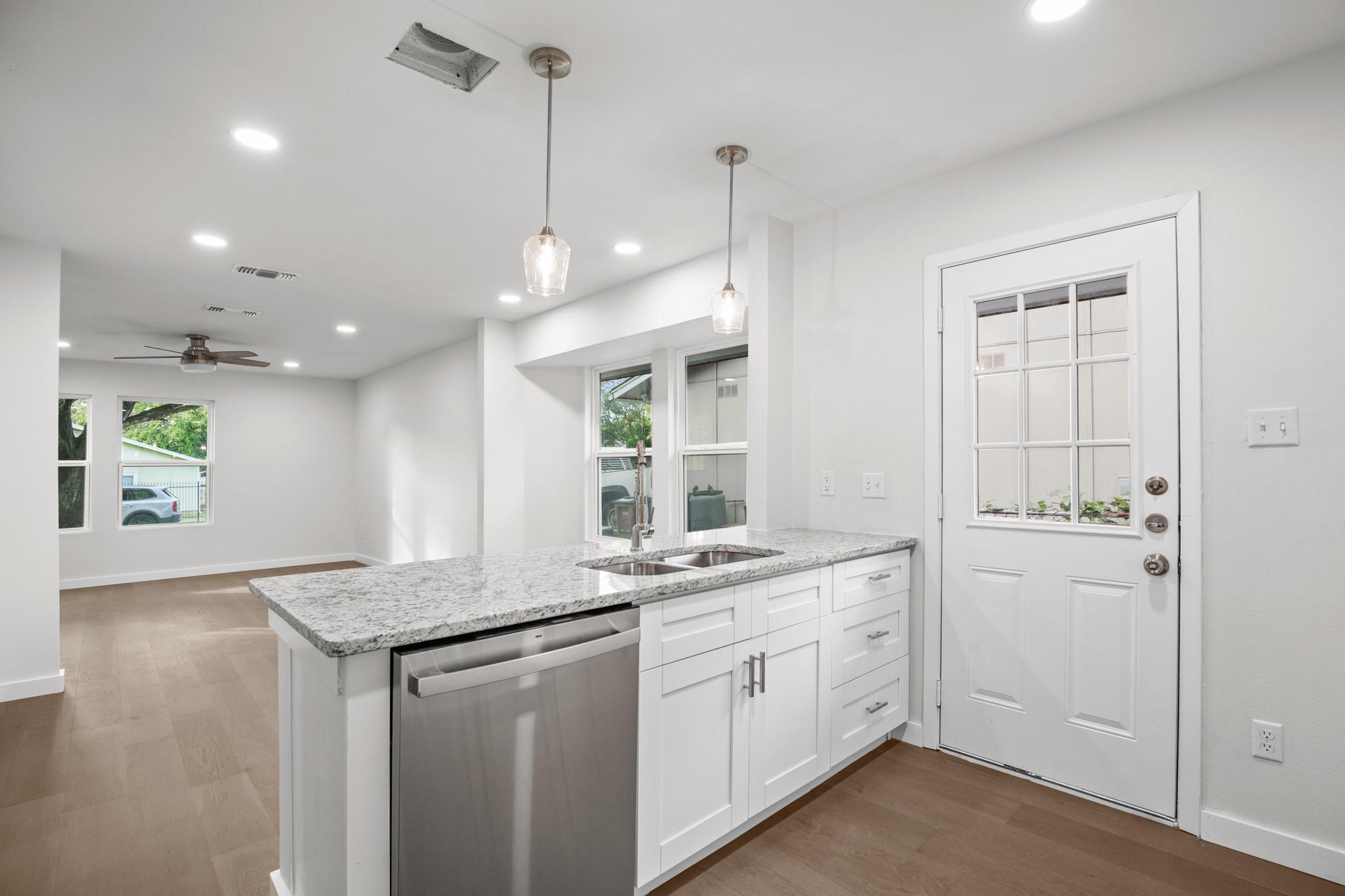 7520 Uray Dr, Austin, TX 78724