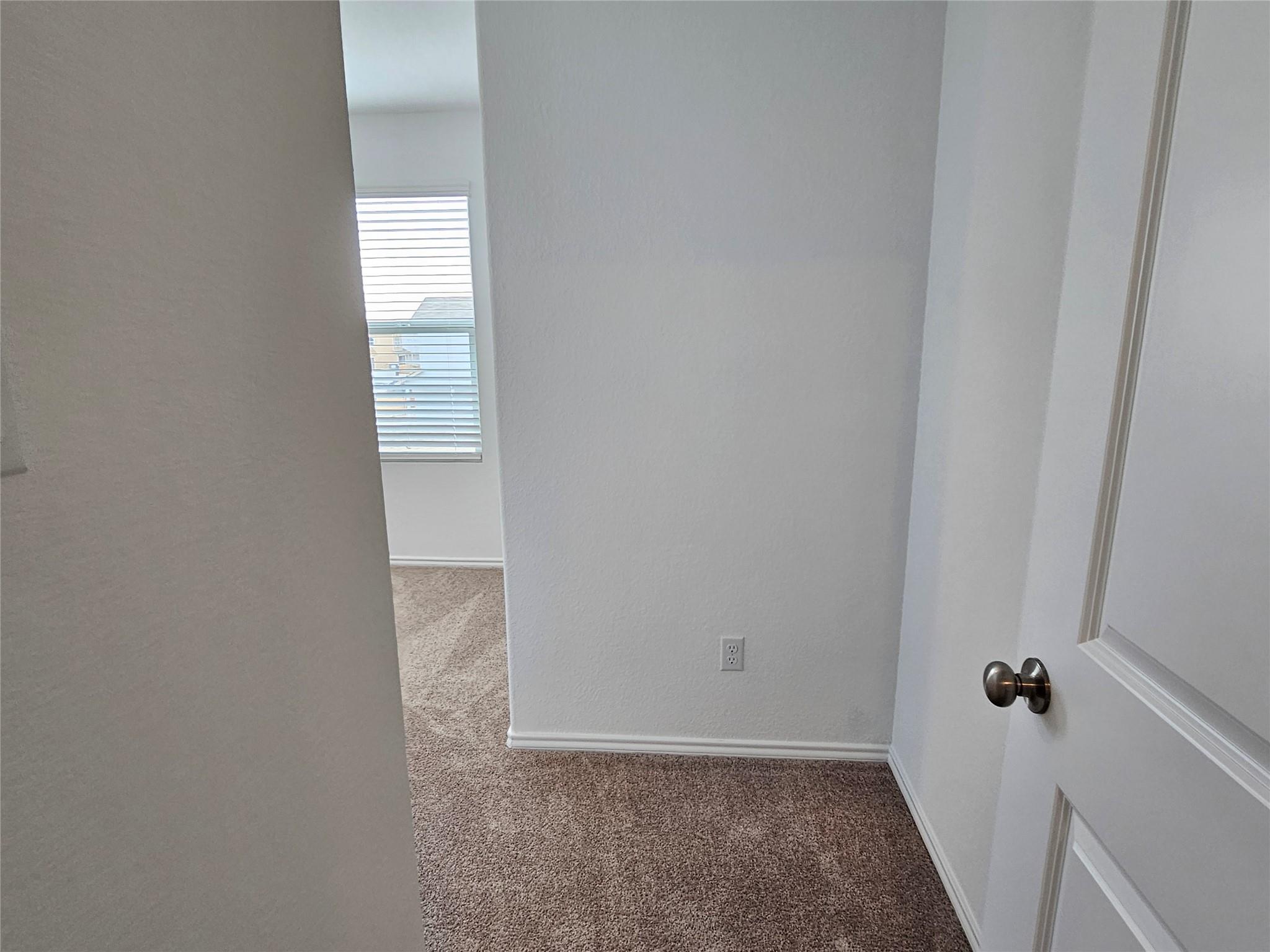 704 Commander Abbott Dr, Jarrell, TX 76537