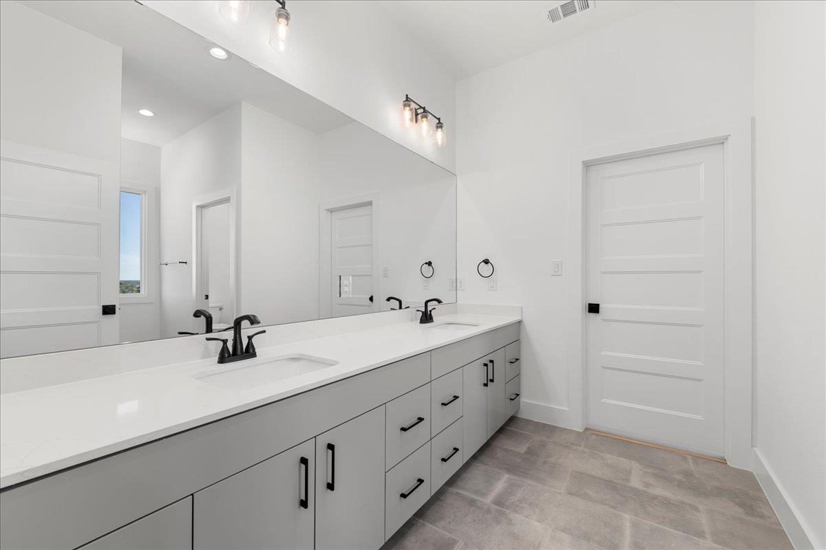 102 Mountain Home Rd, Horseshoe Bay, TX 78657