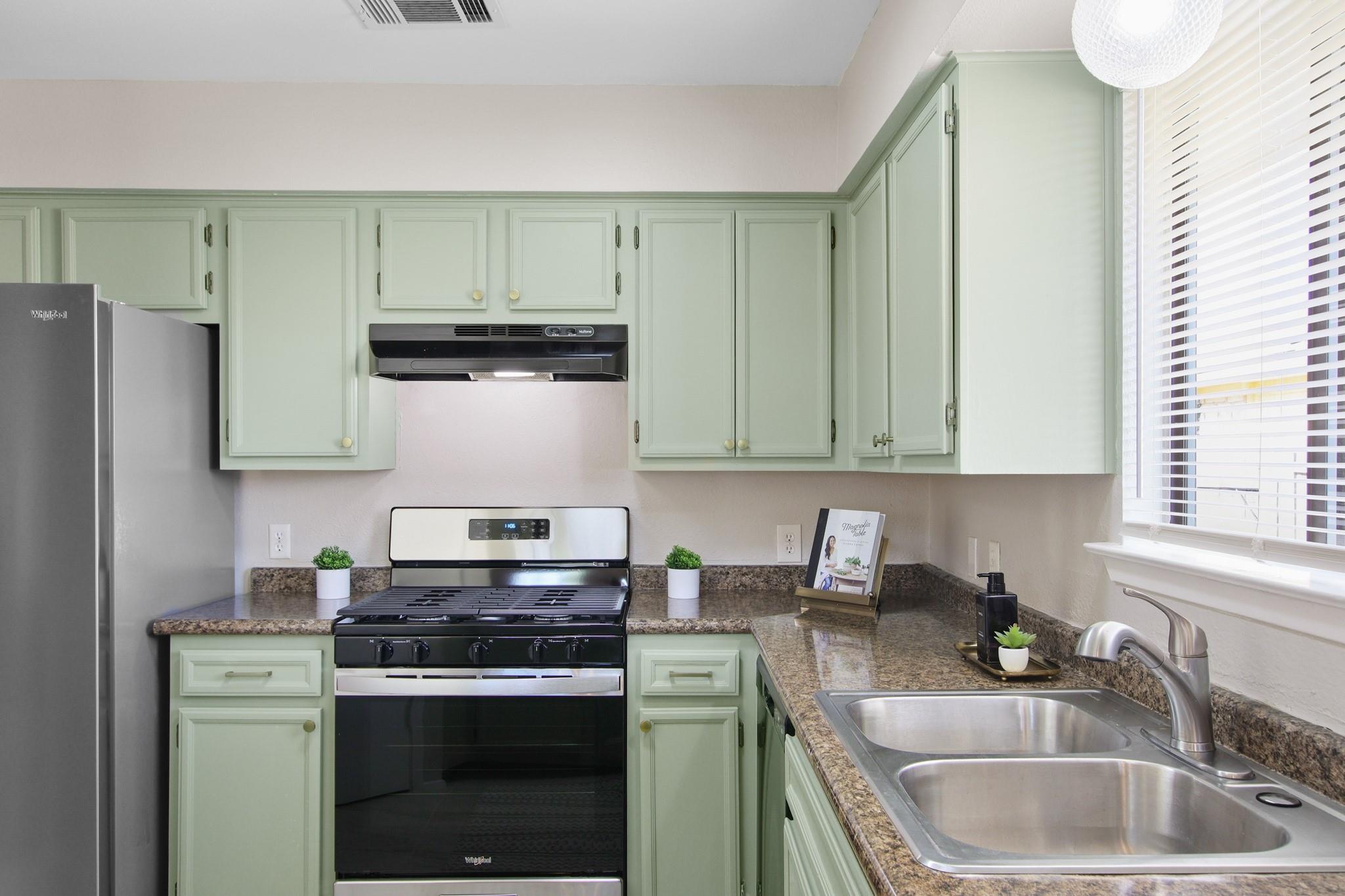 1108 Peach Tree Cv, Round Rock, TX 78681