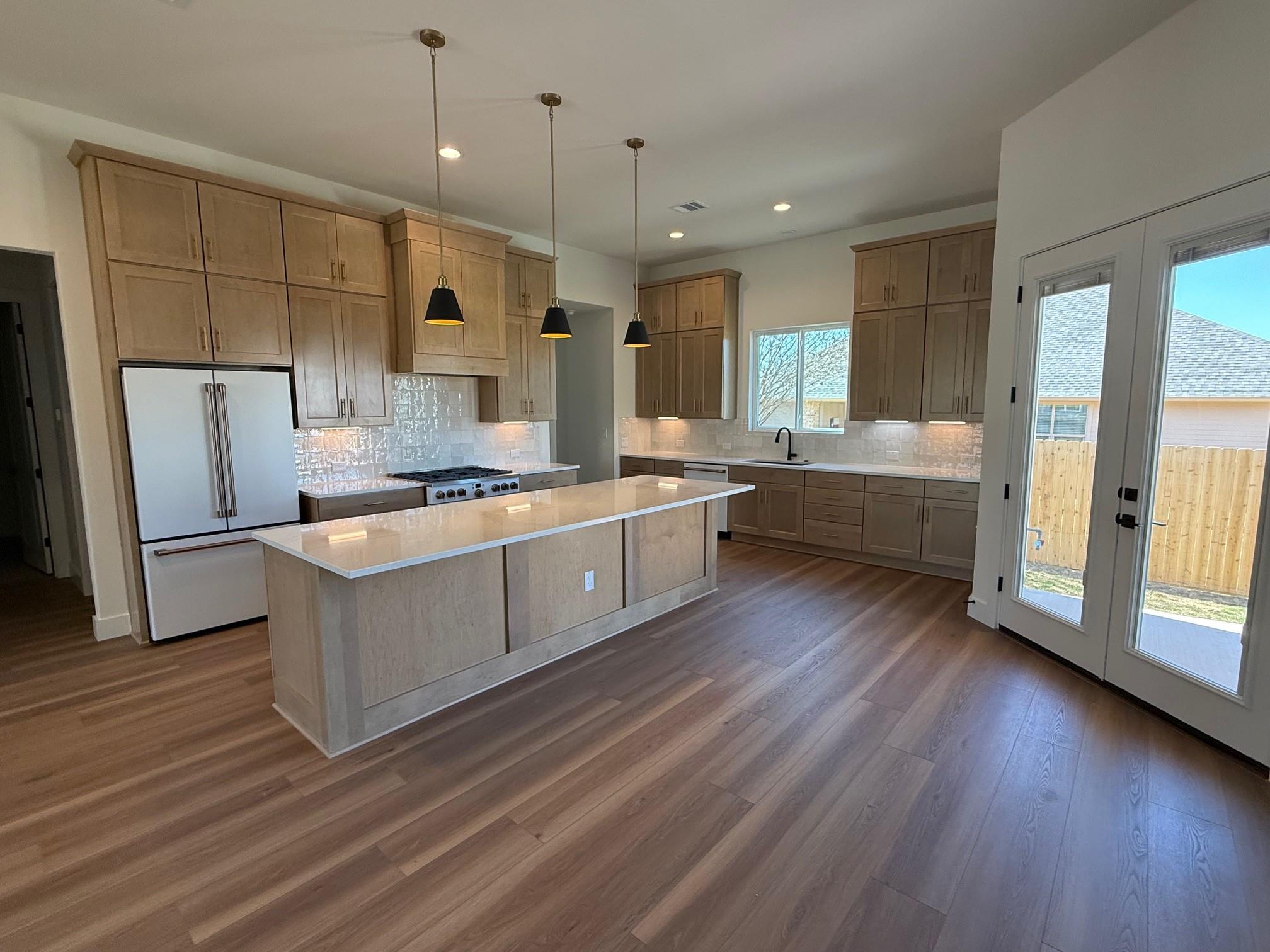 406 Hogans Place Pl, Meadowlakes, TX 78654