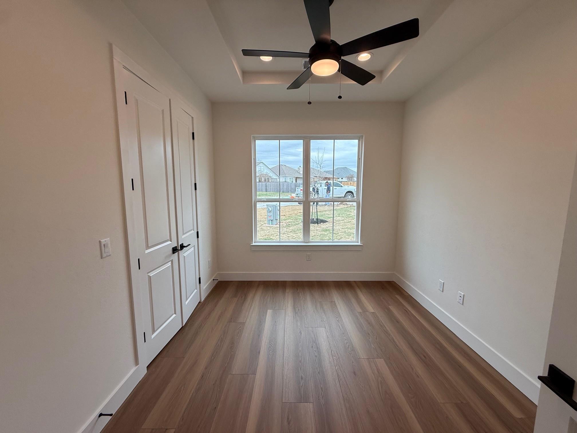 406 Hogans Place Pl, Meadowlakes, TX 78654