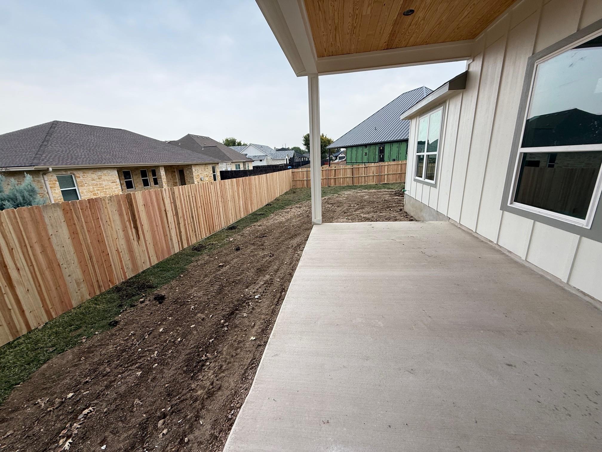 406 Hogans Place Pl, Meadowlakes, TX 78654