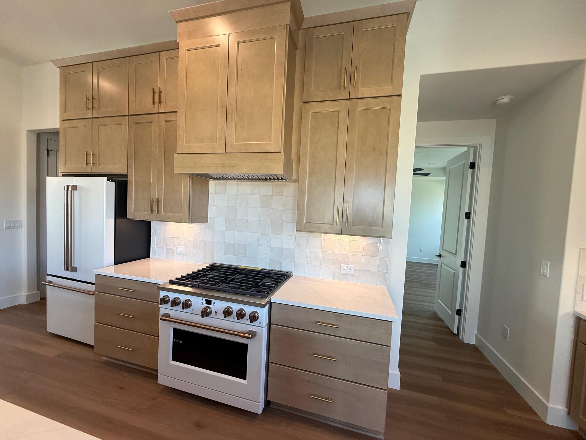 406 Hogans Place Pl, Meadowlakes, TX 78654