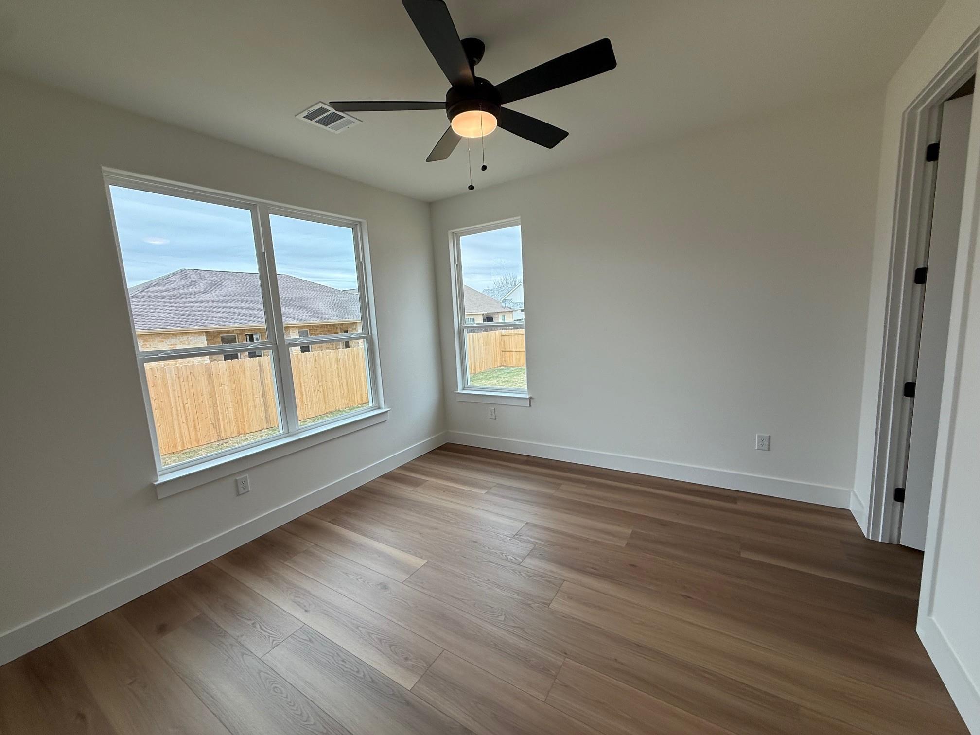 406 Hogans Place Pl, Meadowlakes, TX 78654