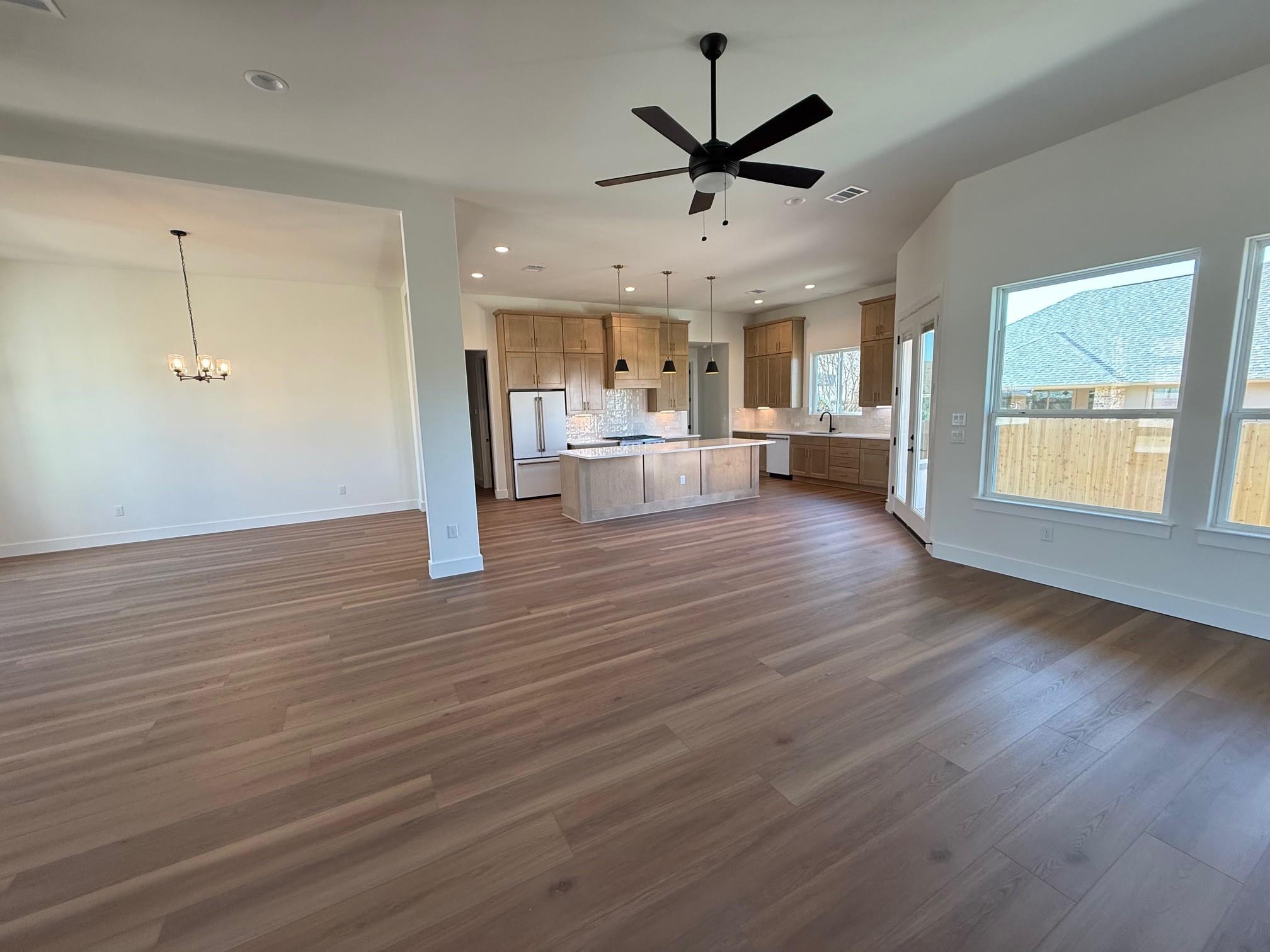 406 Hogans Place Pl, Meadowlakes, TX 78654