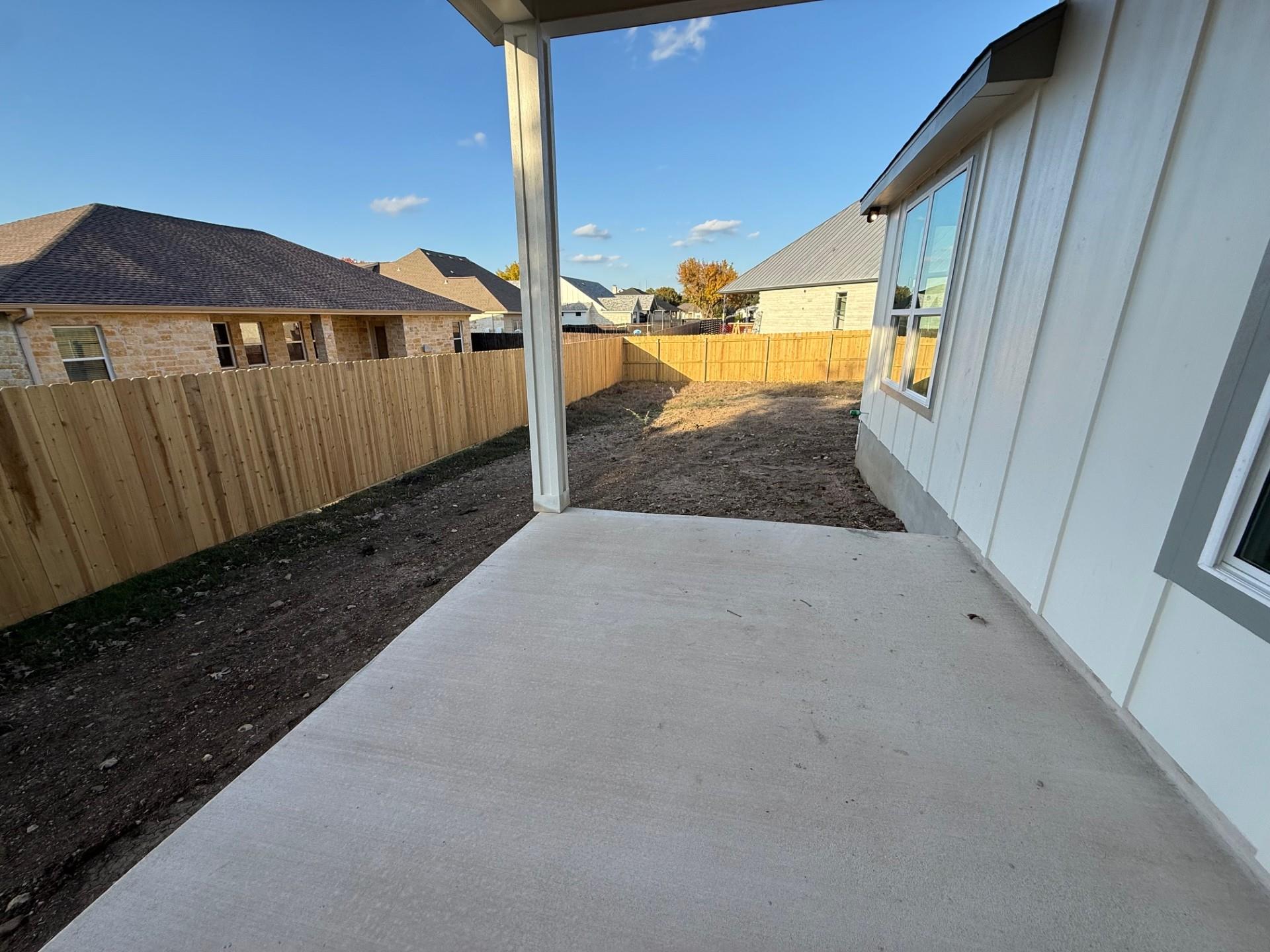 406 Hogans Place Pl, Meadowlakes, TX 78654