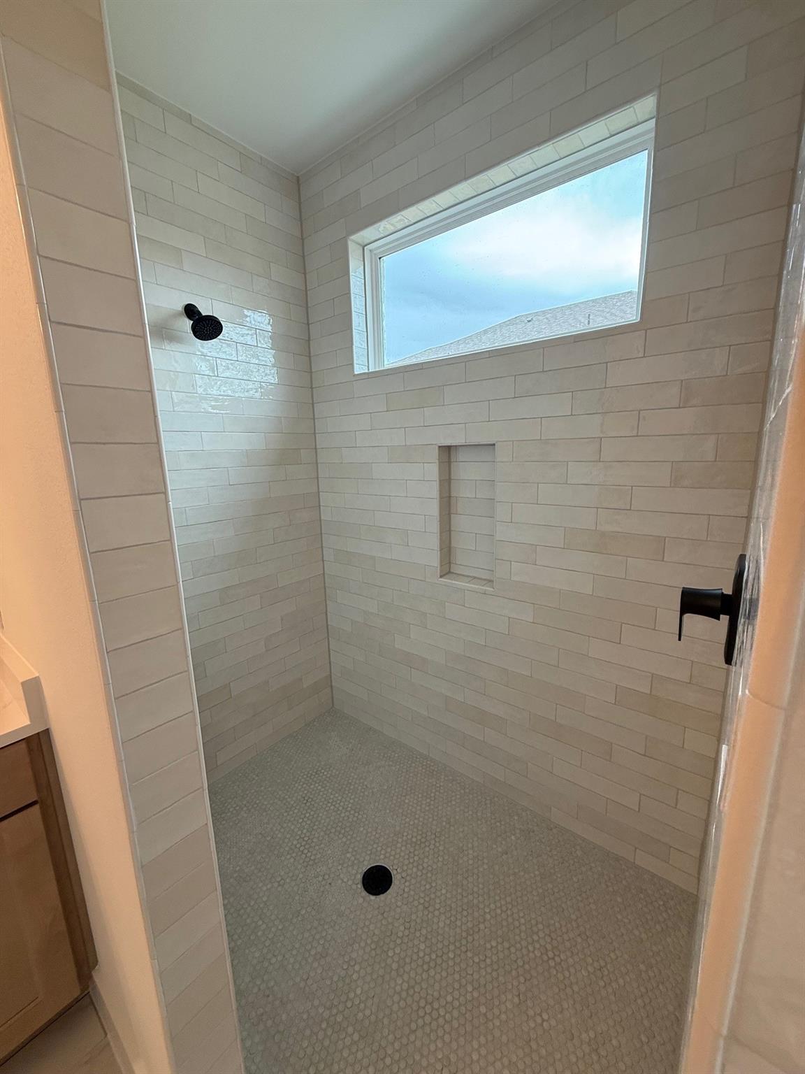 406 Hogans Place Pl, Meadowlakes, TX 78654