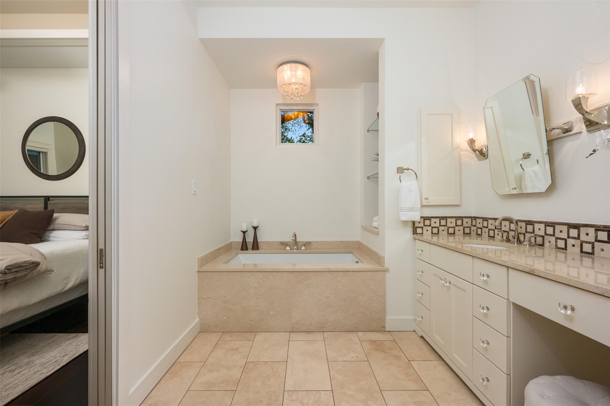 625 Sunfish St, Lakeway, TX 78734