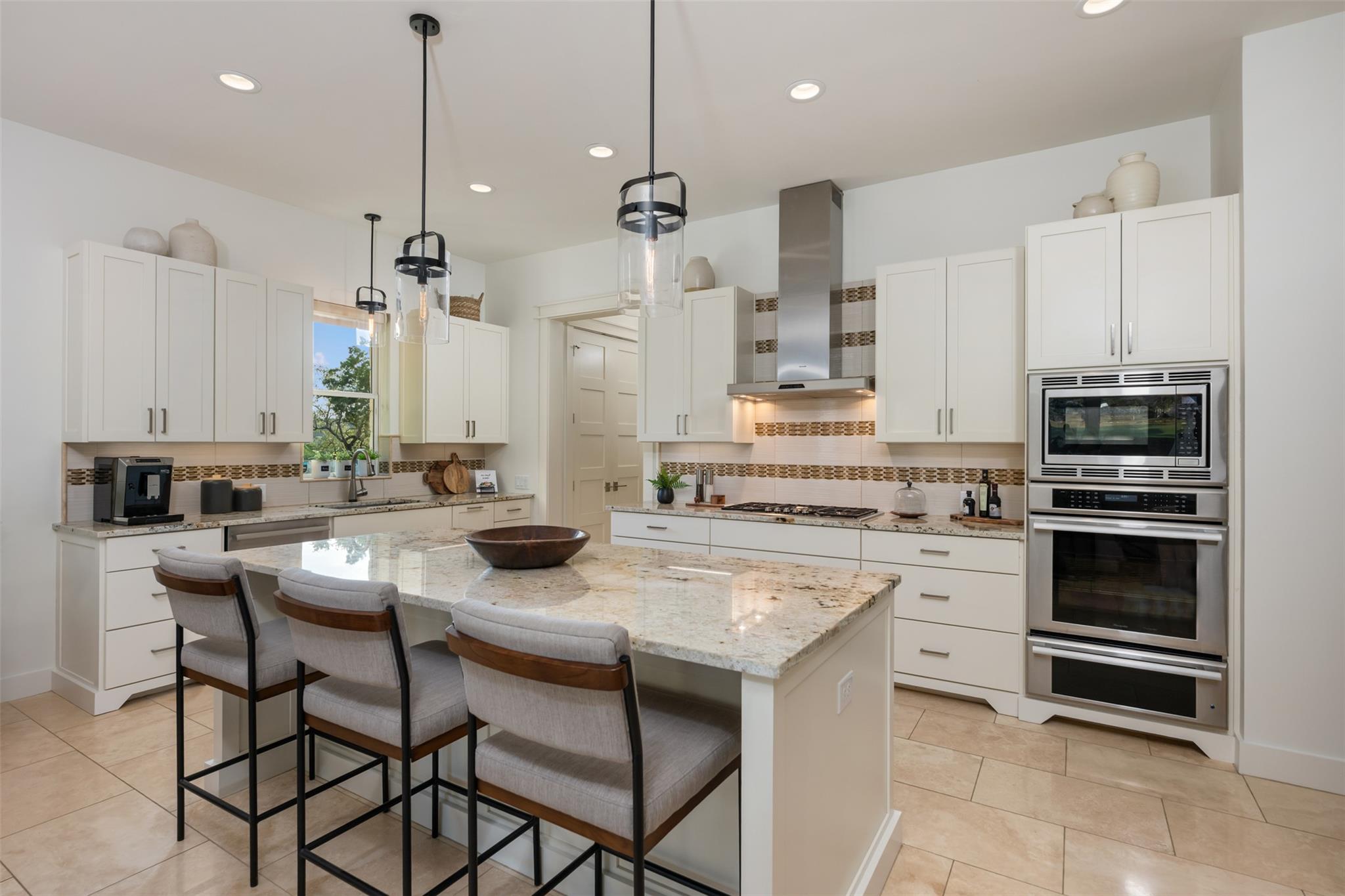 625 Sunfish St, Lakeway, TX 78734