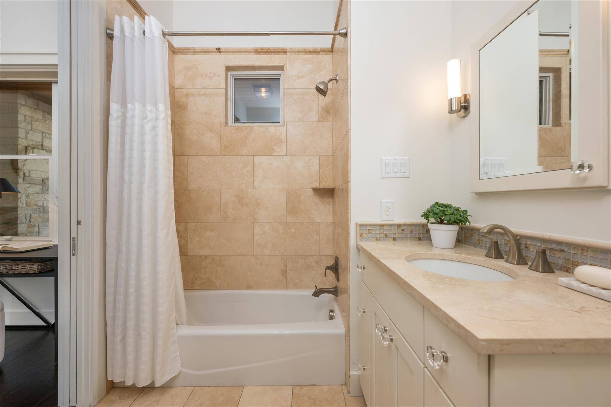 625 Sunfish St, Lakeway, TX 78734