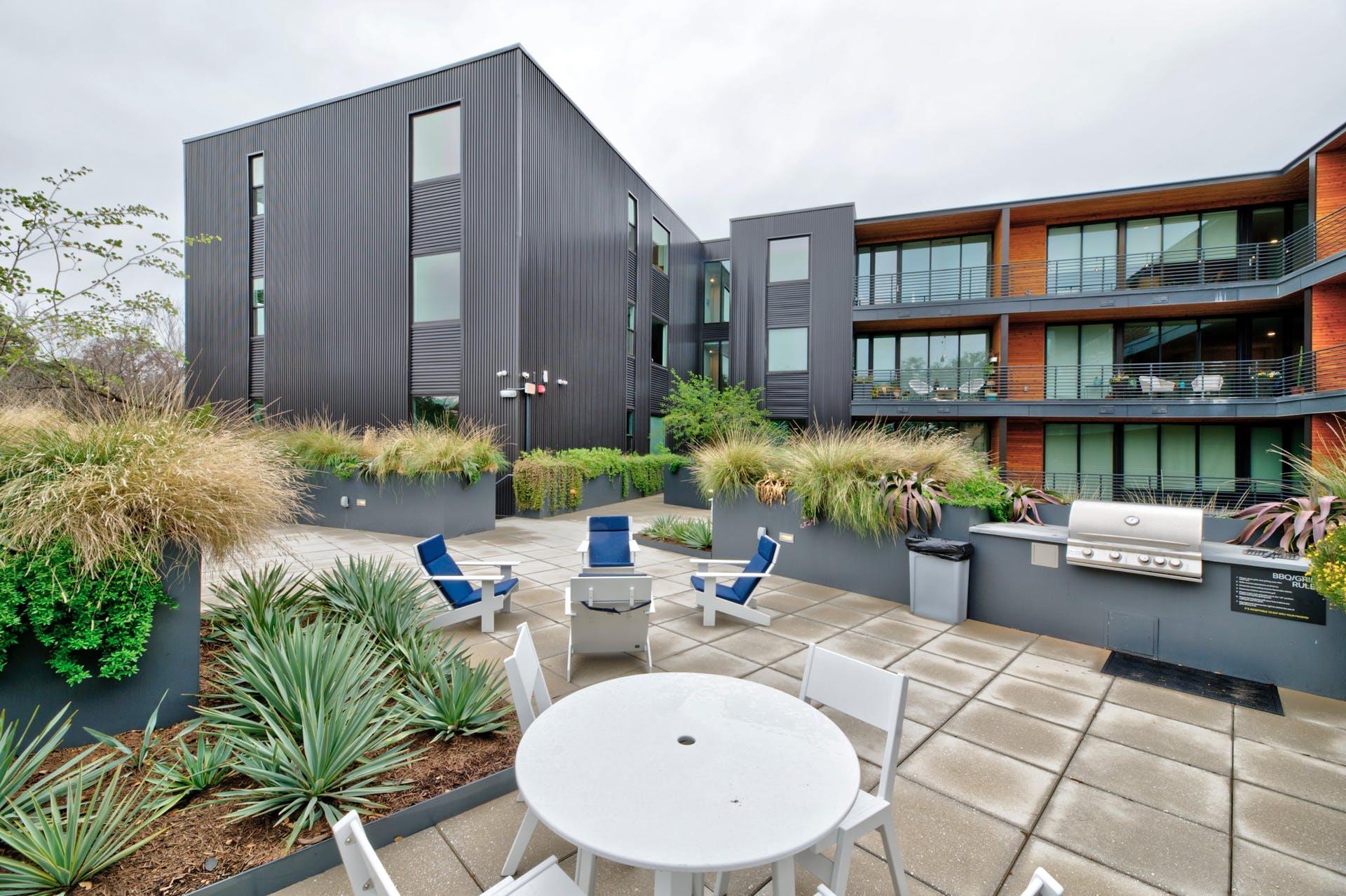 900 S 1st St # 218, Austin, TX 78704