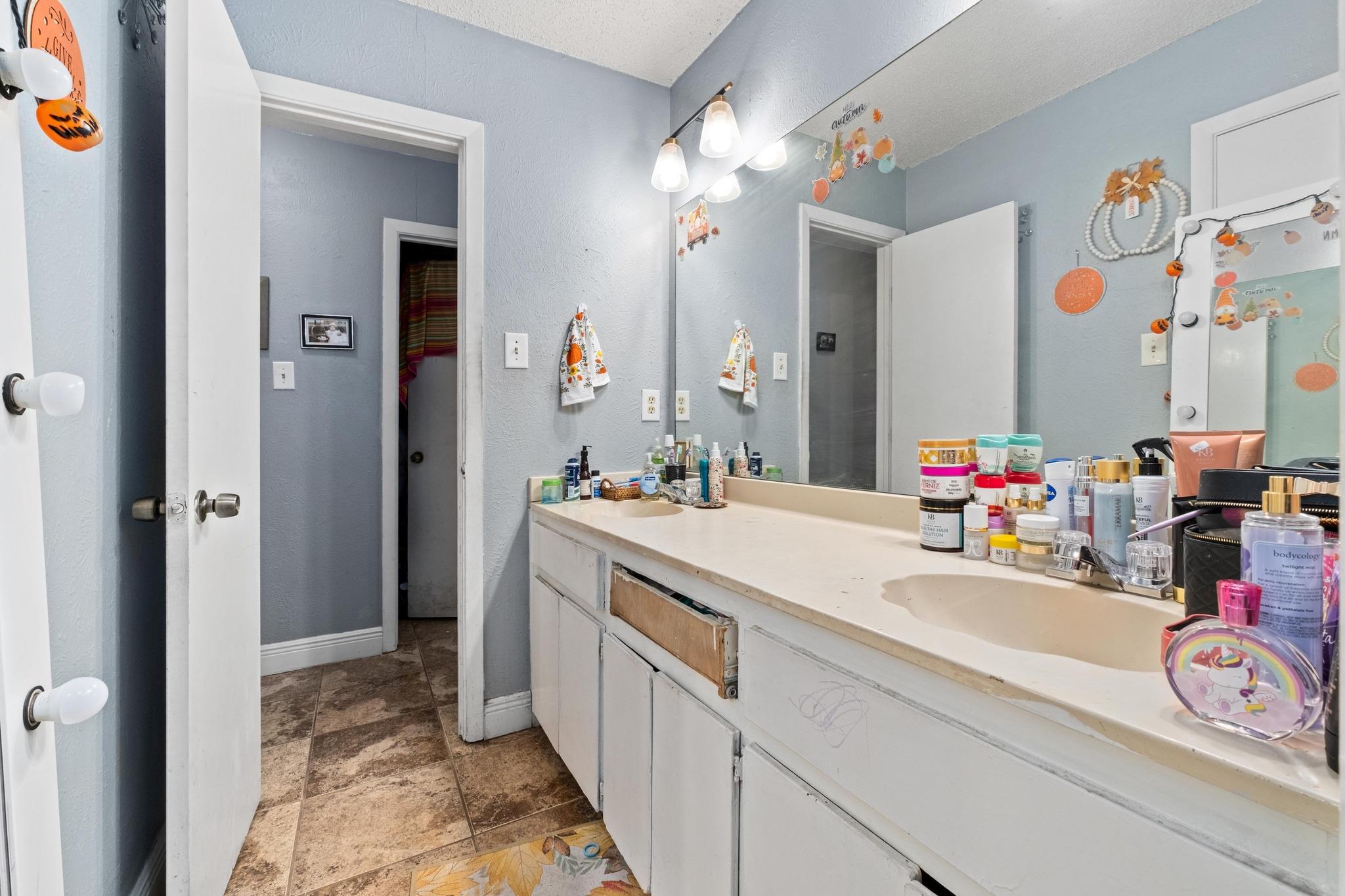 8203 Colony Loop Dr, Austin, TX 78724