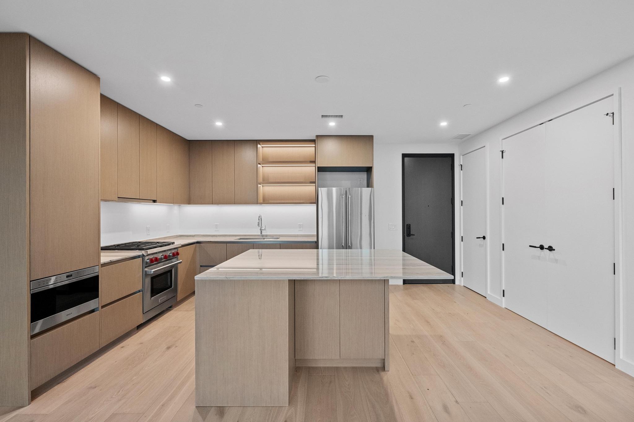 610 Davis St # 4002, Austin, TX 78701