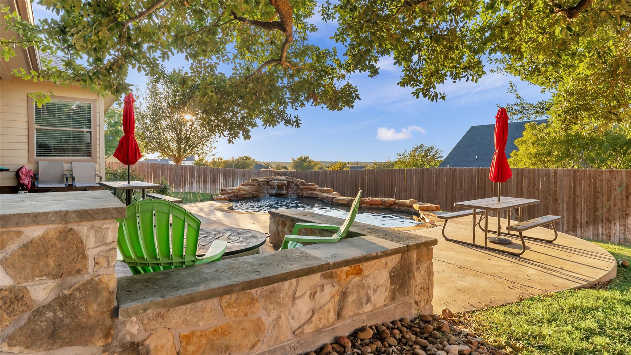 108 Natalies Pt, Burnet, TX 78611